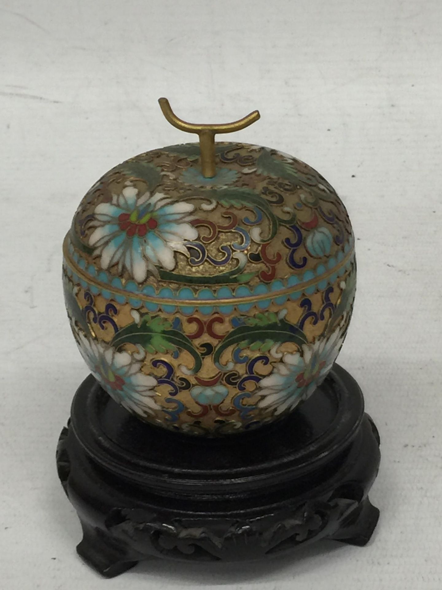 A ORIENTAL CLOISONNE LIDDED POT ON STAND