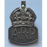 A HALLMARKED LONDON 1938 SILVER A-R-P BADGE