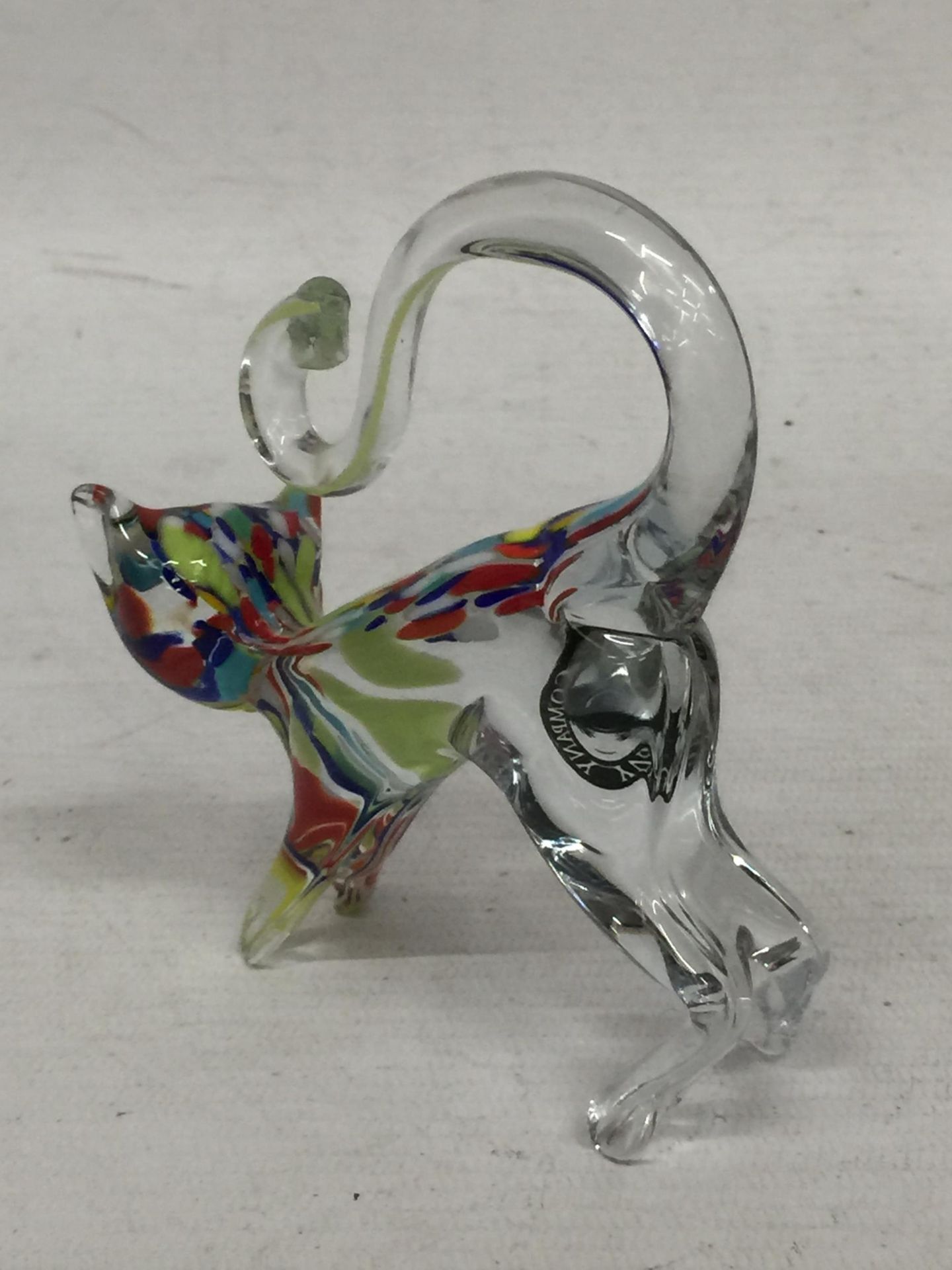 A MURANO COLOURED GLASS CAT ANIMAL FIGURE - Image 3 of 4