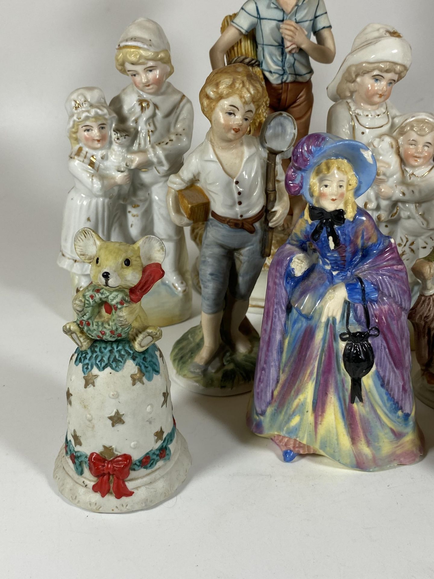 A COLLECTION OF VINTAGE CONTINENTAL FIGURES - Image 4 of 4