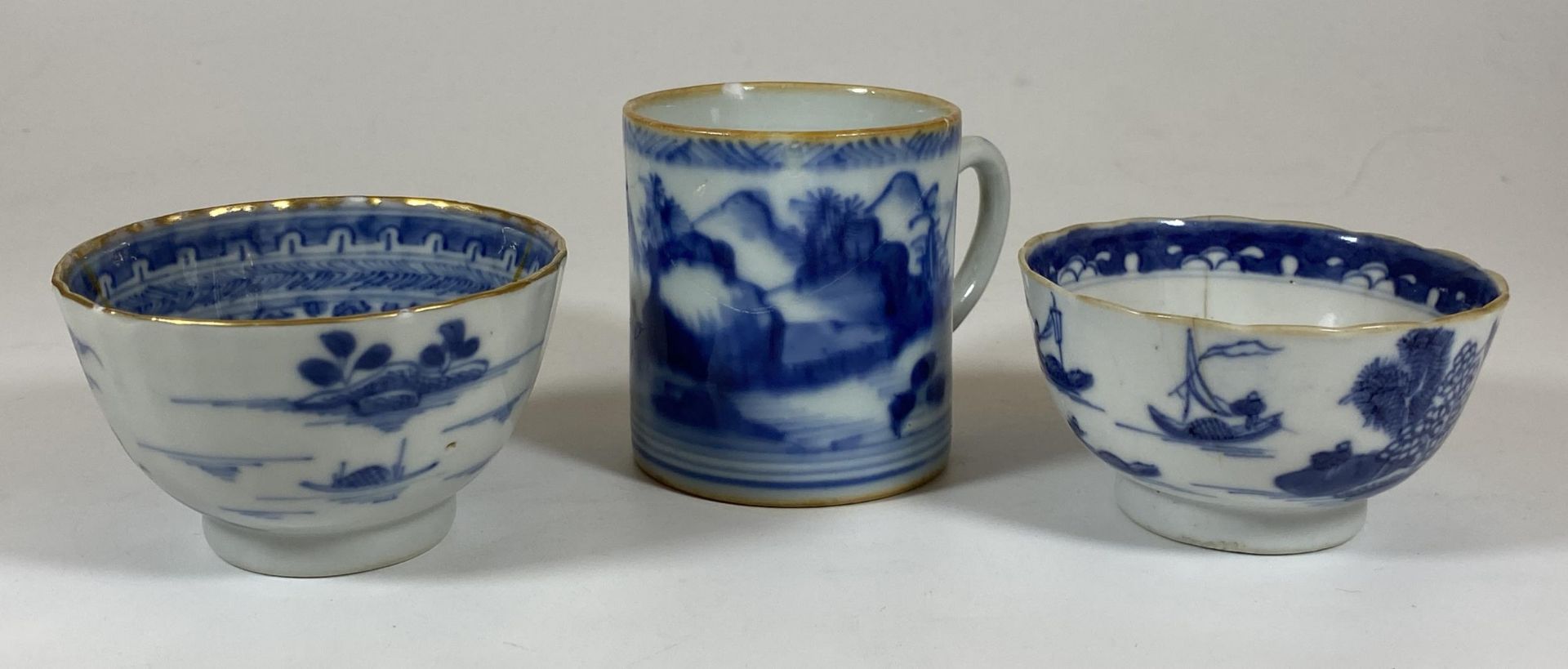 A GROUP OF THREE 19TH CENTURY CHINESE BLUE AND WHITE ITEMS, TWO TEA BOWLS AND SMALL MUG