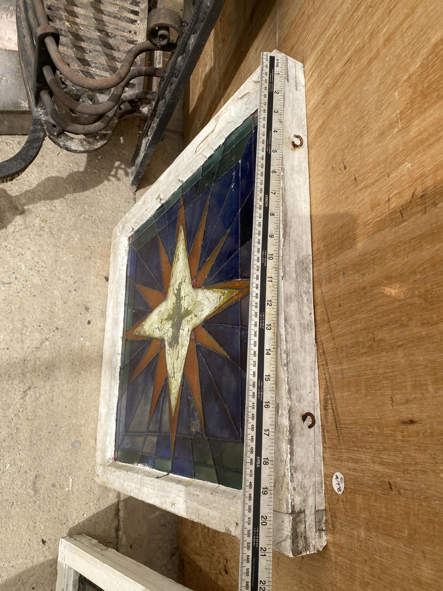 A VINTAGE LEADED GLASS STARBURST DESIGN WINDOW PANEL - Image 3 of 3