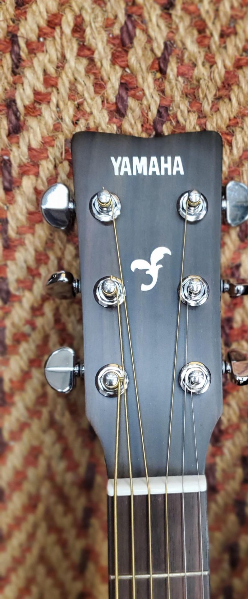 A YAMAHA FG700MS ACOUSTIC GUITAR WITH A ROKSAK CASE - Image 2 of 3