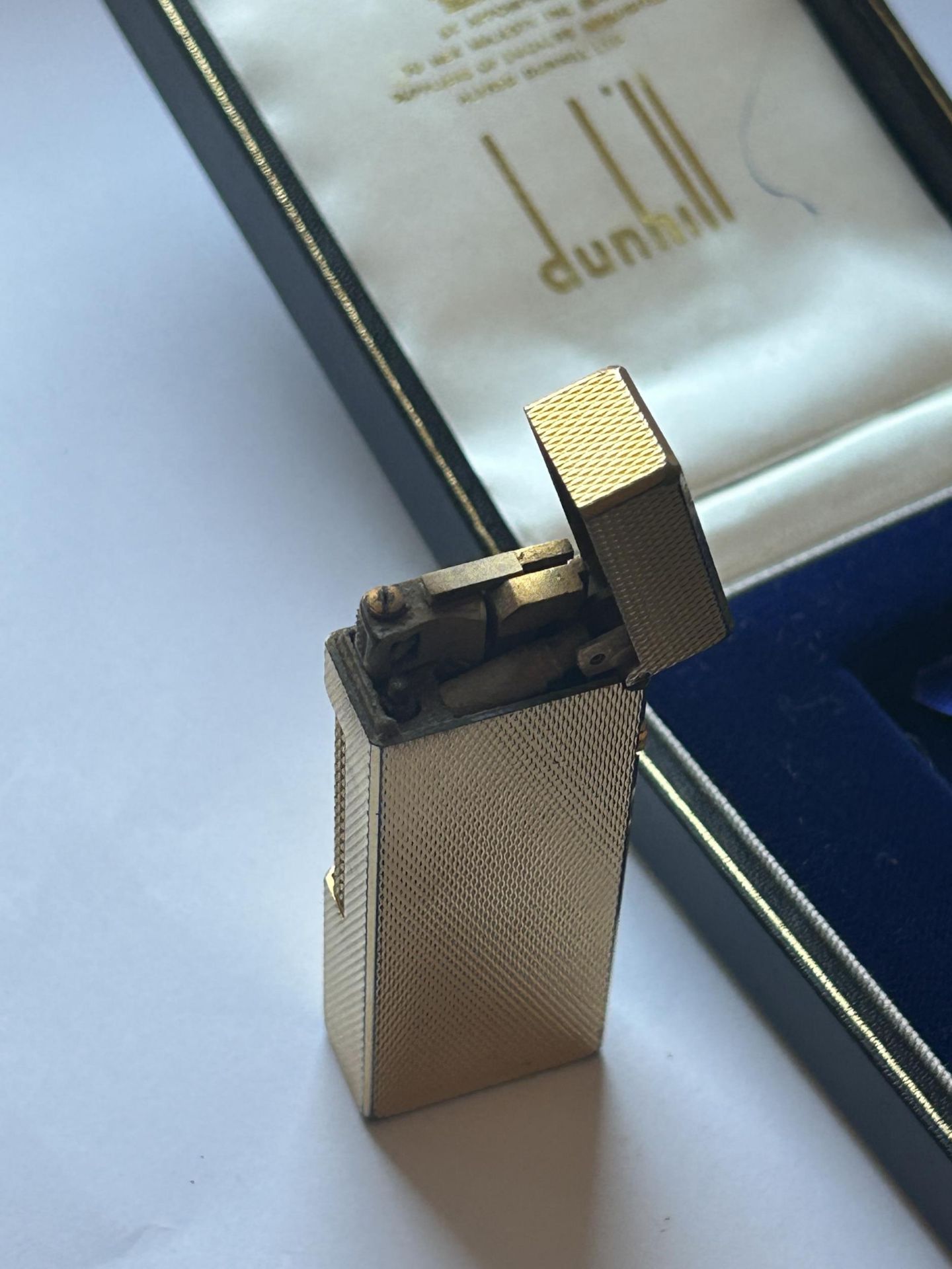 A DUNHILL GOLD PLATED POCKET LIGHTER COMPLETE WITH ORIGINAL FITTED DUNHILL CASE - Bild 5 aus 7