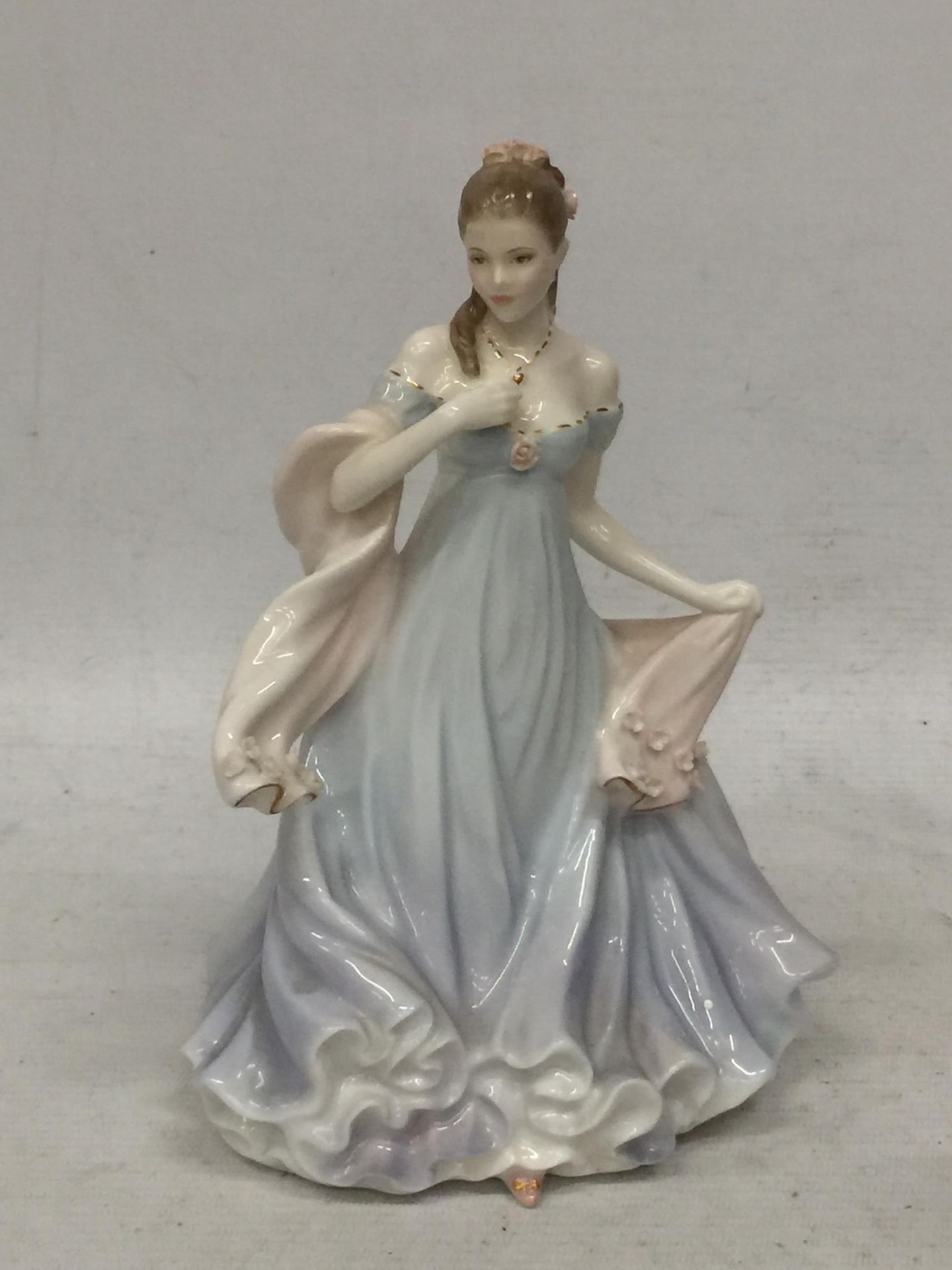 A ROYAL WORCESTER 'WITH ALL MY HEART' LIMITED EDITION FIGURE - Image 2 of 5