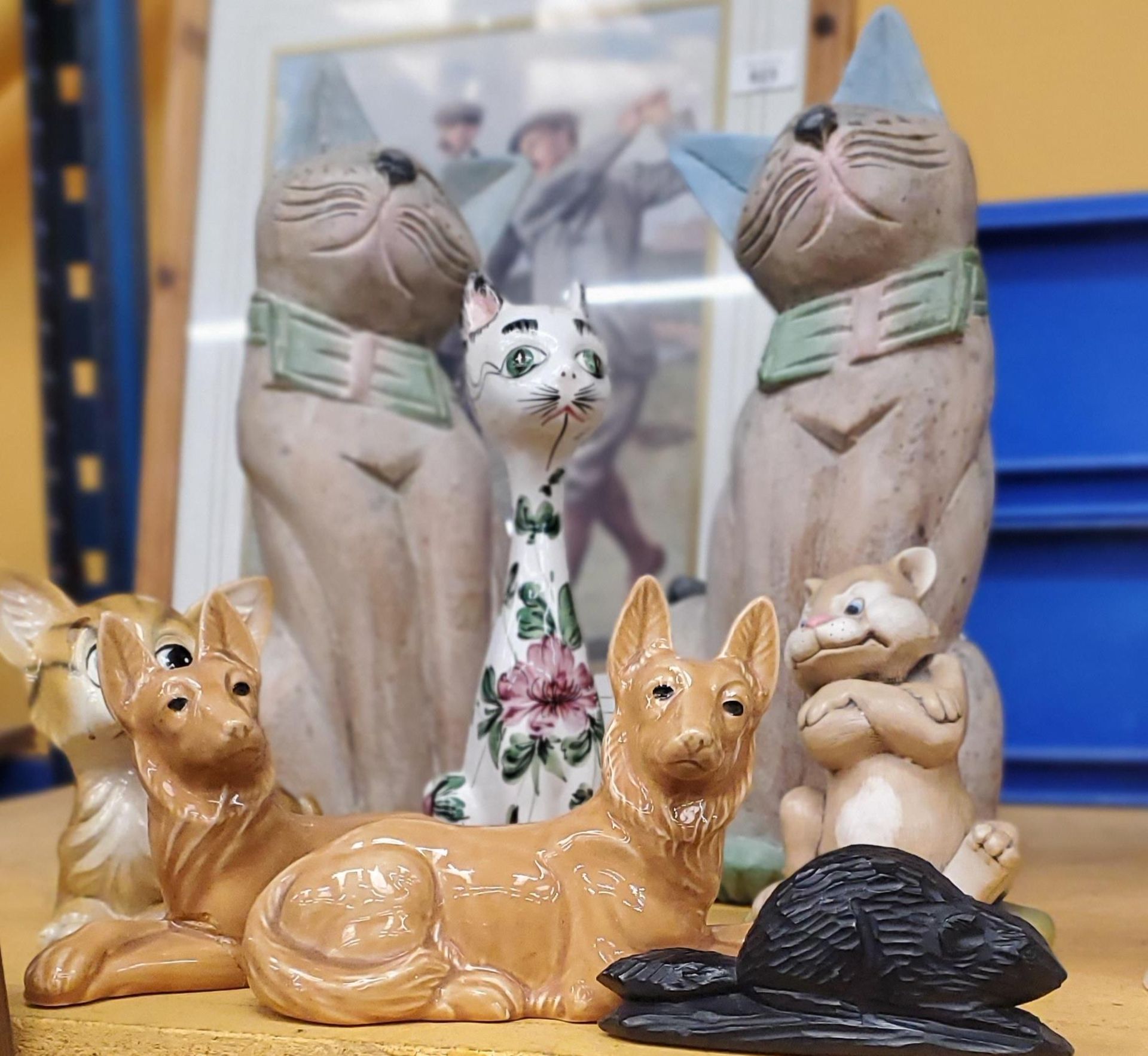 A COLLECTION OF ANIMAL FIGURES TO INCLUDE LARGE CATS, DOGS, ETC