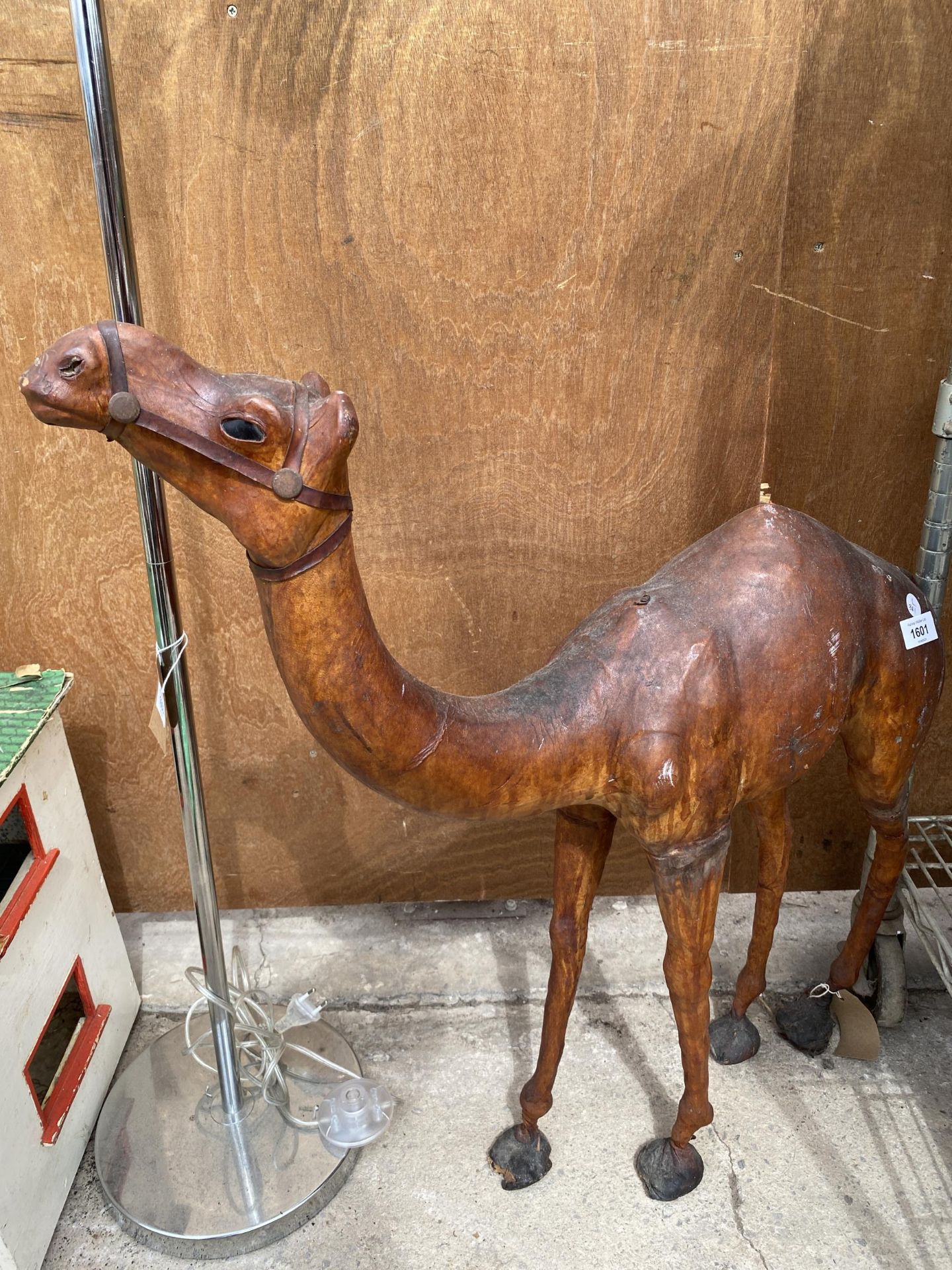 A LARGE VINTAGE LEATHER CAMEL FIGURE, HEIGHT 78CM