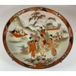 A LARGE JAPANESE MEIJI PERIOD (1868-1912) KUTANI CHARGER WITH FIGURAL DESIGN, DIAMETER 36CM