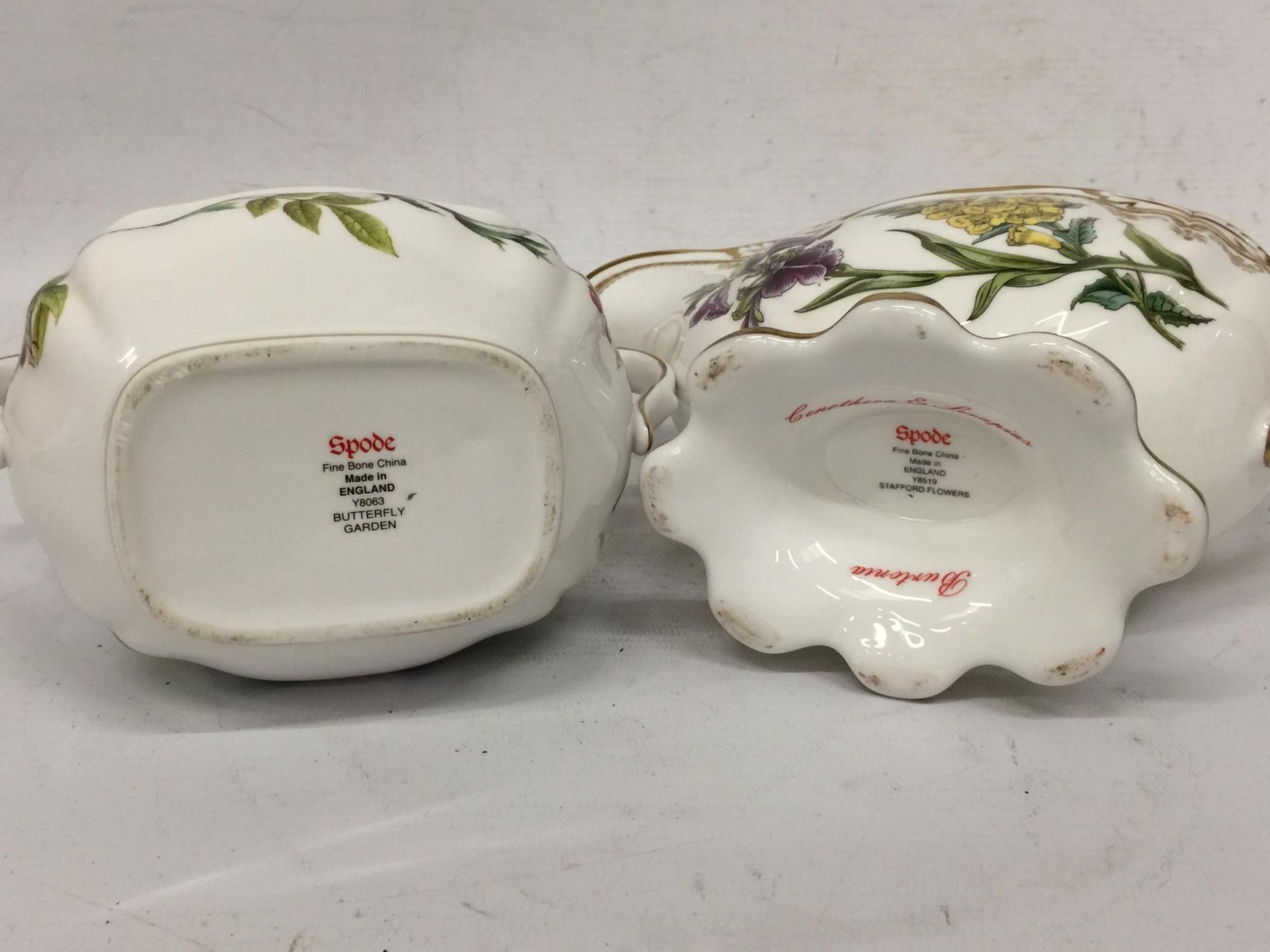 THREE PIECES OF SPODE CERAMICS TO INCLUDE SPODE AERIDES COFFEE POT, STAFFORD FLOWERS CREAM JUG AND - Image 8 of 8