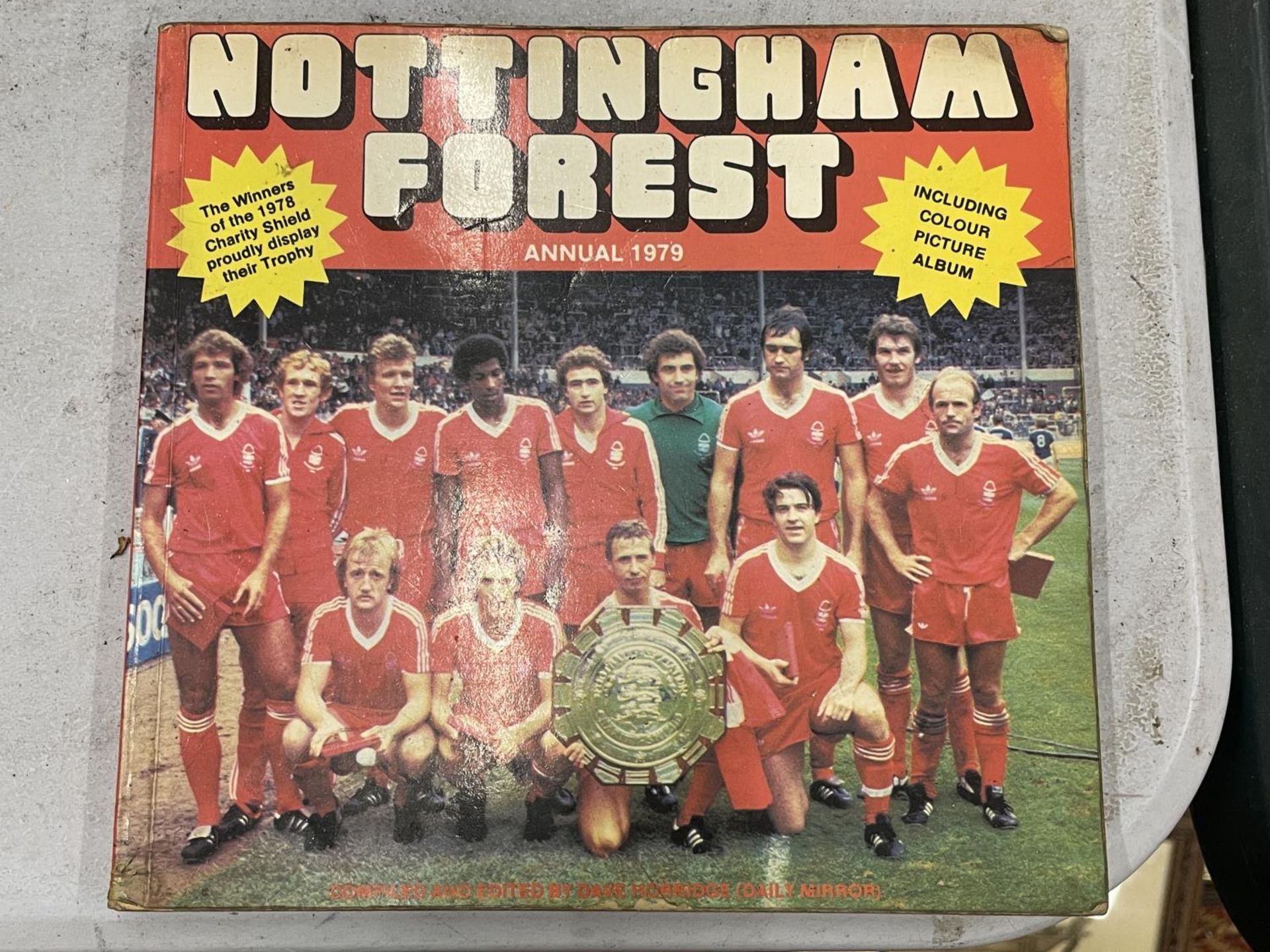 A NOTTINGHAM FOREST 1979 ANNUAL AND AUTOGRAPH SHEET
