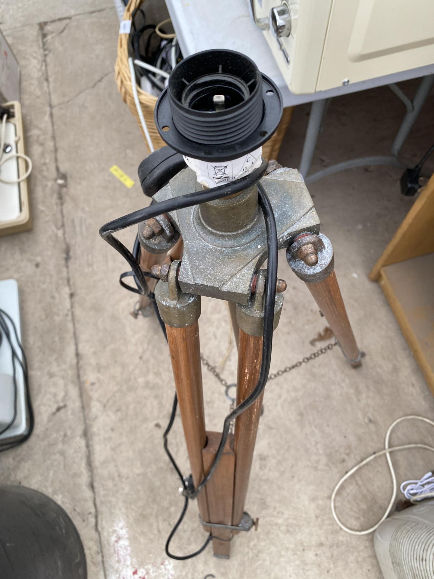 A VINTAGE WOODEN STANDARD TRIPOD LAMP - Image 3 of 3