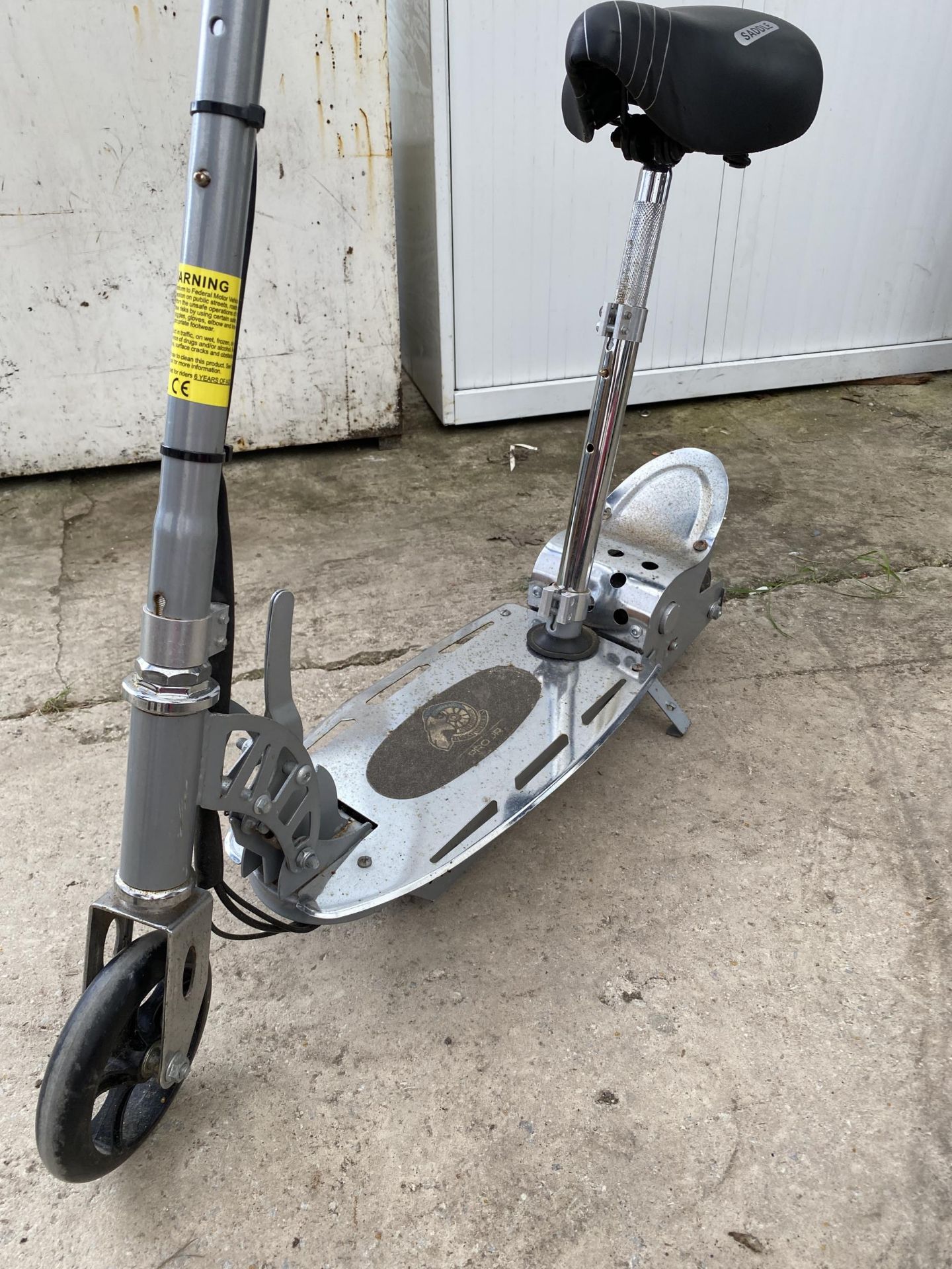 AN ELECTRIC SCOOTER - Image 2 of 3