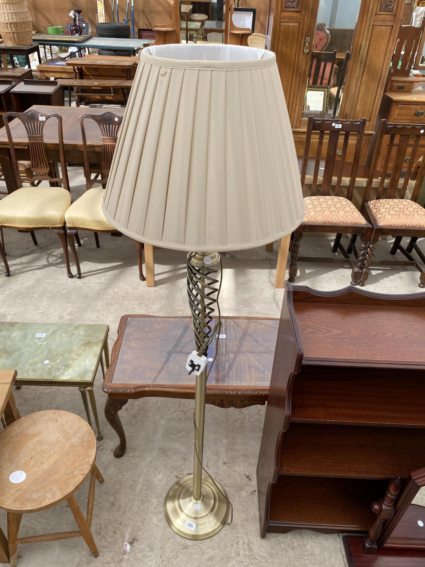 A MODERN METALWARE STANDARD LAMP COMPLETE WITH SHADE