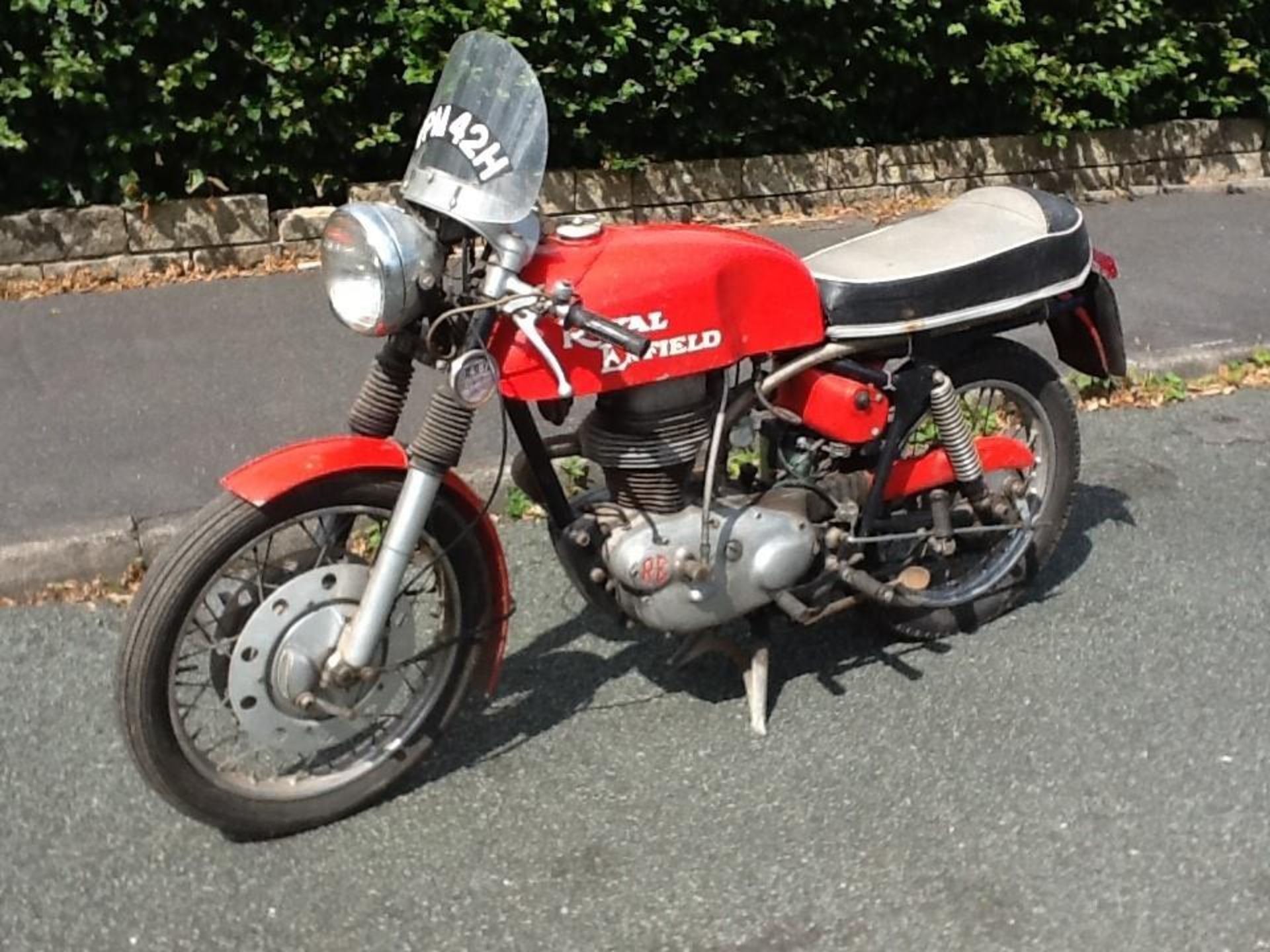 A ROYAL ENFIELD 250 OHV WITH V5C FOR SPARES OR REPAIR, THIS BIKE IS ONE OF THE LAST BATCH OF THIS