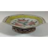 A 19TH CENTURY CHINESE FAMILLE JAUNE PEACH BLOSSOM FOOTED DISH, DIAMETER 10CM