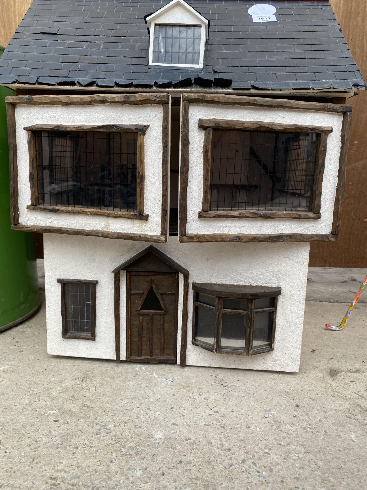 A VINTAGE WOODEN DOLLS HOUSE - Image 3 of 6