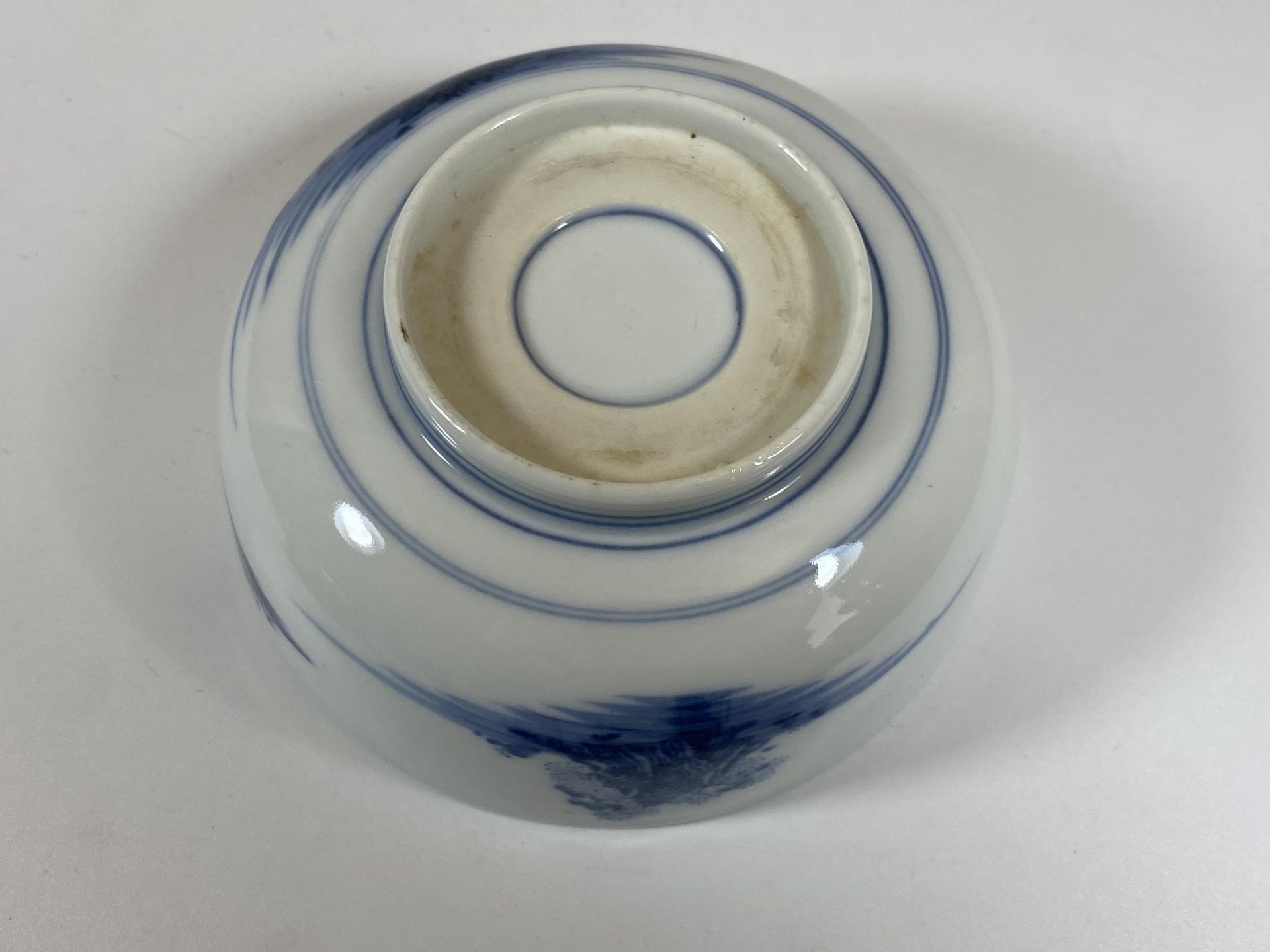 A CHINESE BLUE AND WHITE PORCELAIN BRUSH WASHER DISH, DIAMETER 11CM - Image 3 of 4