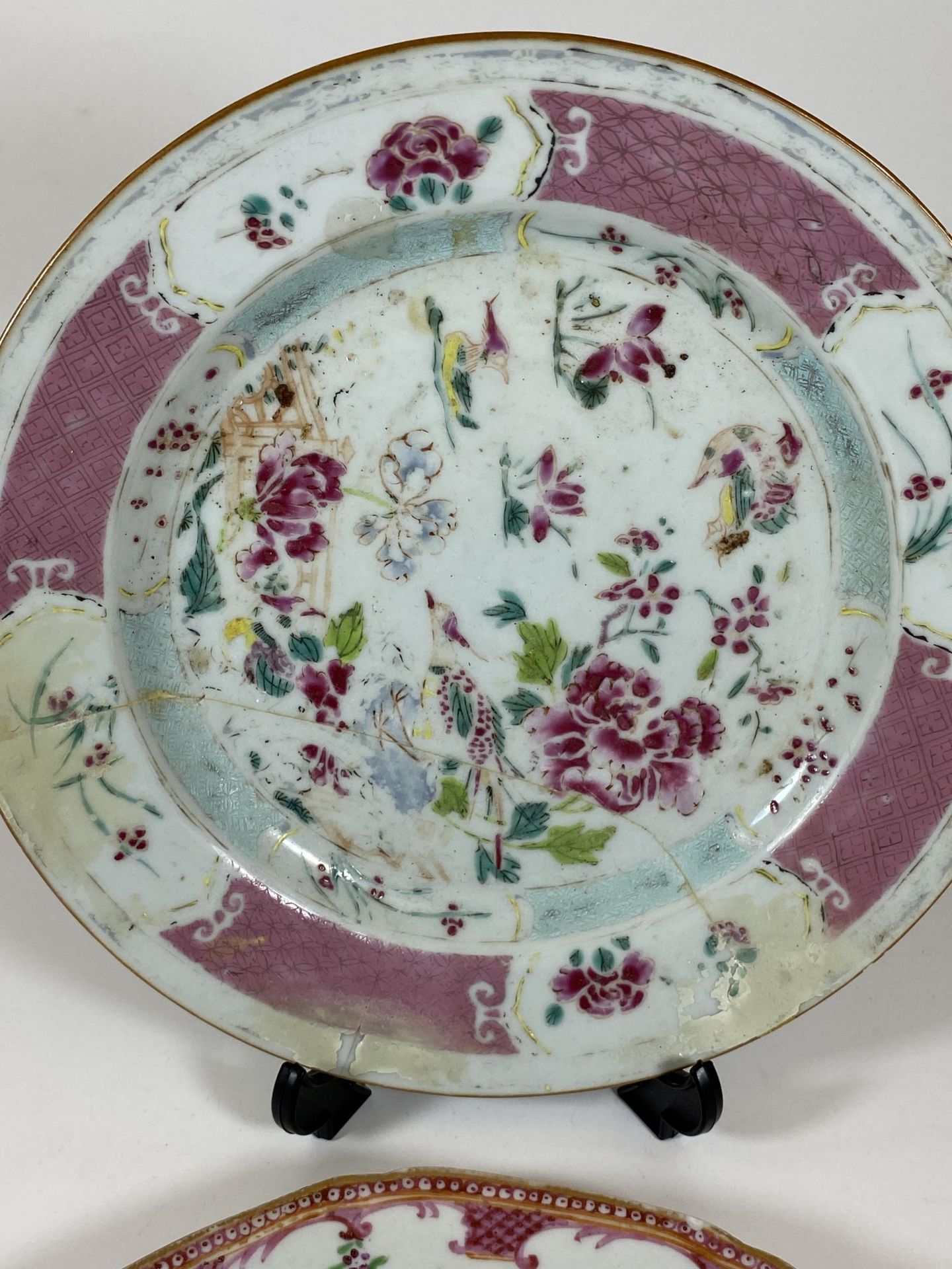 TWO 18TH CENTURY CHINESE FAMILLE ROSE PORCELAIN PLATES, LARGEST DIAMETER 22CM - Image 2 of 5