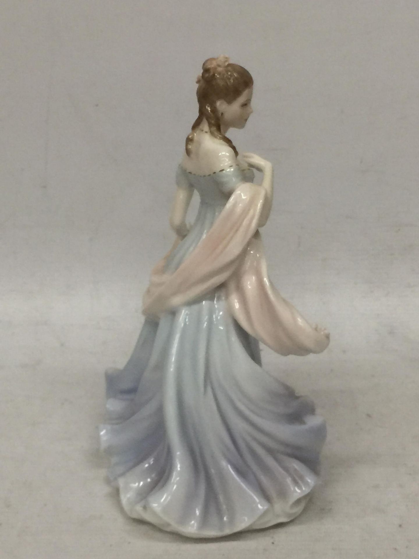 A ROYAL WORCESTER 'WITH ALL MY HEART' LIMITED EDITION FIGURE - Image 3 of 5