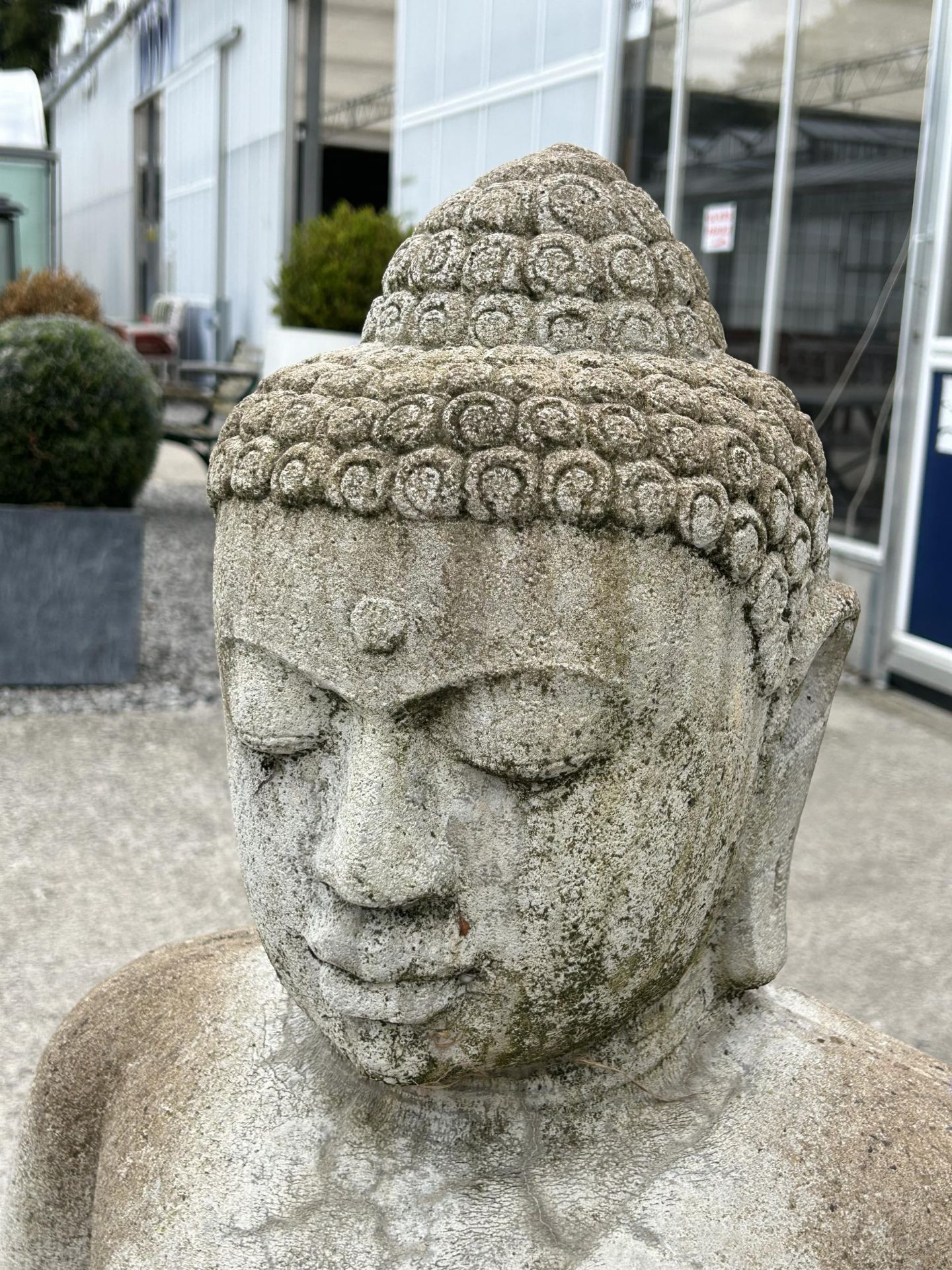 A LARGE RECONSTITUTED STONE BUDDHIST DIETY FIGURE - HEIGHT 107 CM, DEPTH 48 CM - Image 2 of 5