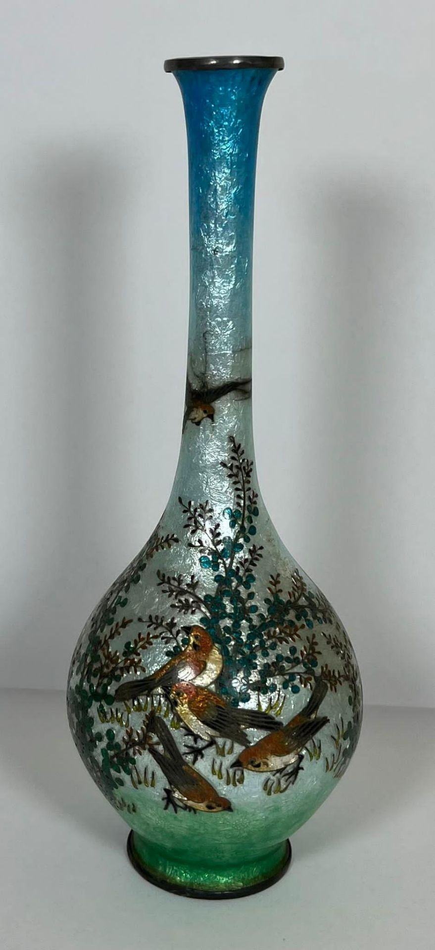 A JAPANESE GINBARI MEIJI PERIOD (1868-1912) GREEN ENAMEL VASE DECORATED WITH A BIRD & FLORAL DESIGN, - Image 2 of 7