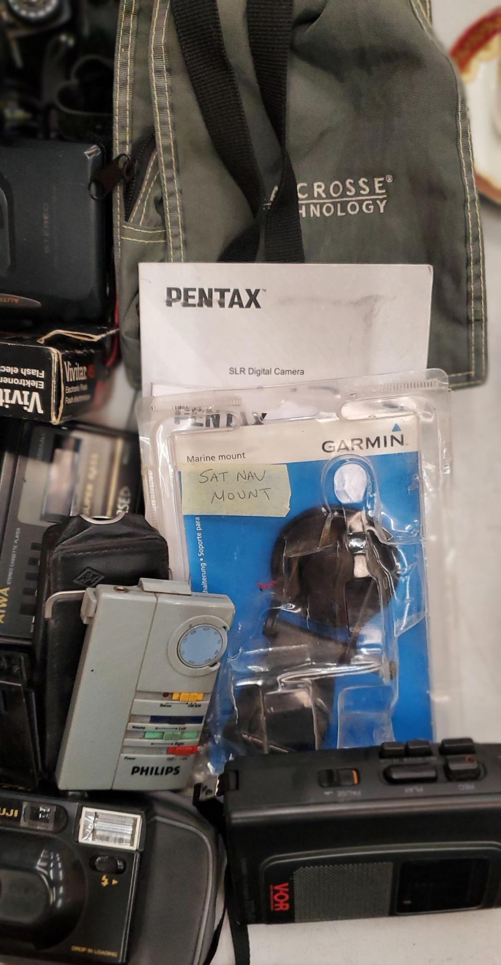 A LARGE COLLECTION OF VINTAGE CAMERAS, ETC TO INCLUDE A PENTAX ASAHI SPOTMATIC, HANIMEX 35 MAF, - Bild 4 aus 5