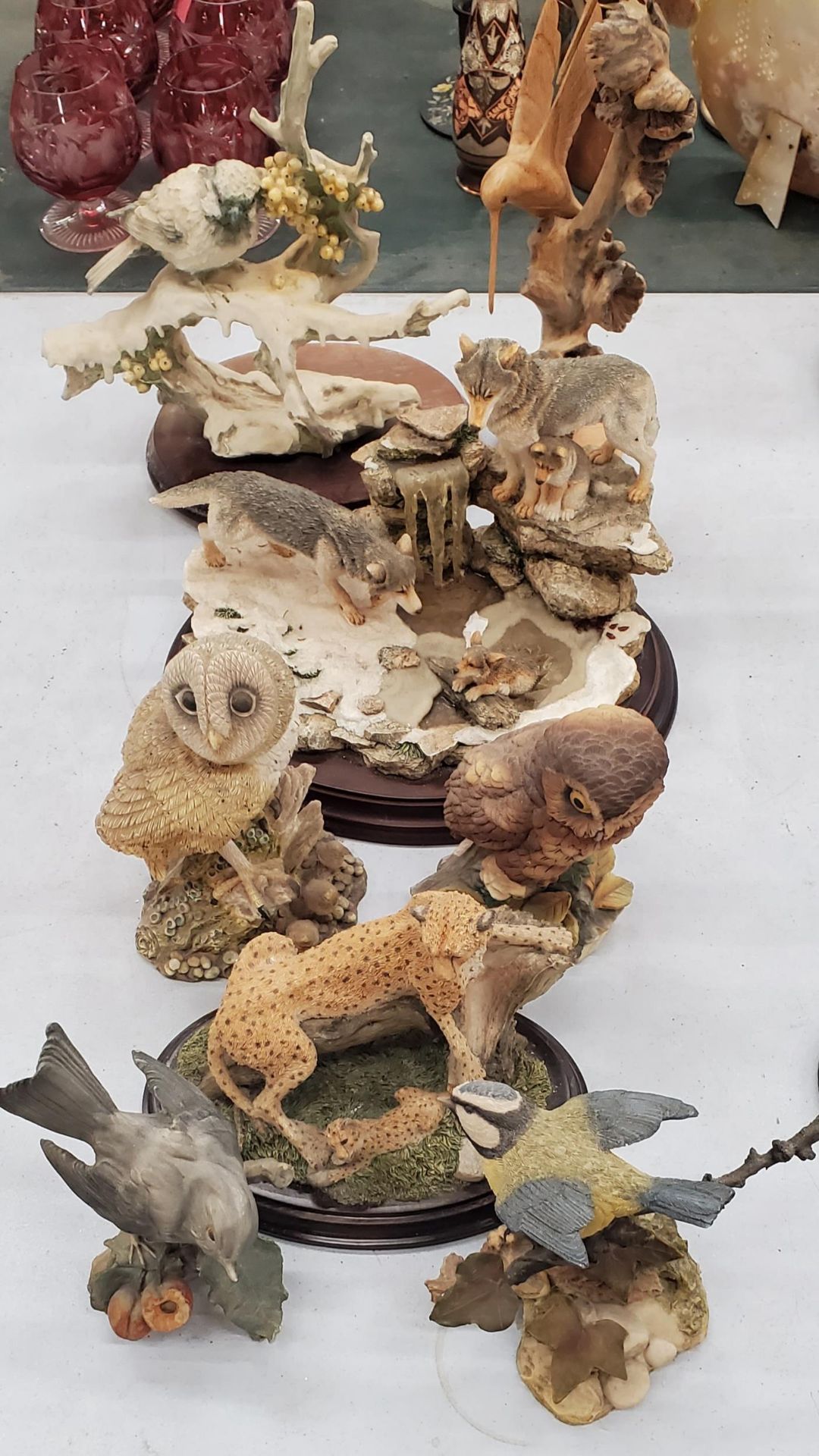 A COLLECTION OF ANIMAL FIGURES TO INCLUDE TAWNY OILS, WOLVES, BIRDS AND A LEOPARD