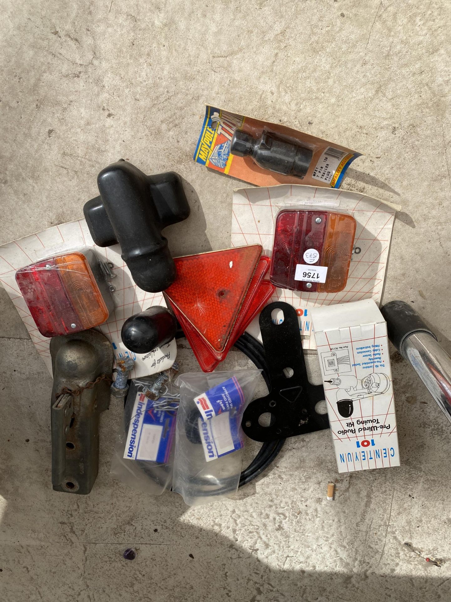 A GROUP OF CAR ITEMS - SPARE LIGHTS, TOWING KIT ETC