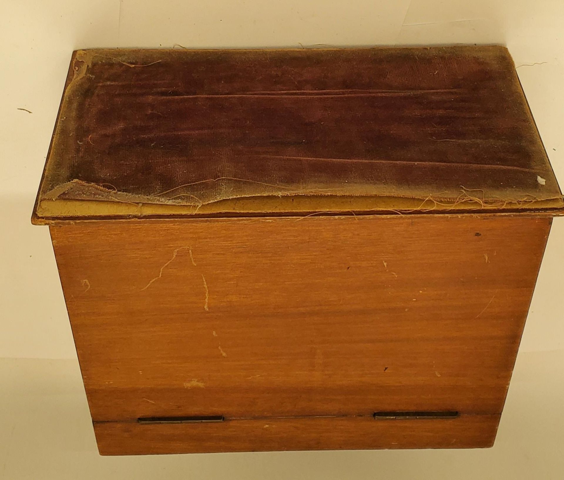 AN INLAID MAHOGANY STATIONERY BOX - Image 3 of 3