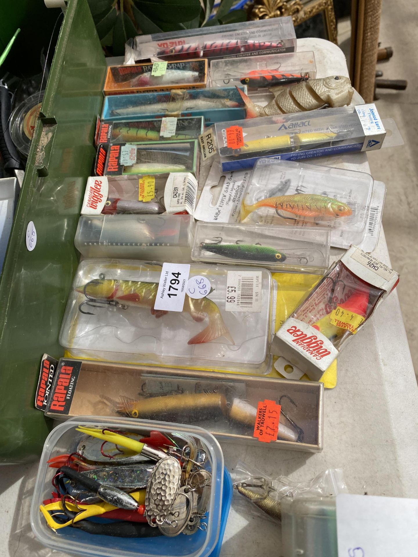 A LARGE COLLECTION OF FISHING EQUIPMENT, BAITS ETC - Image 4 of 6
