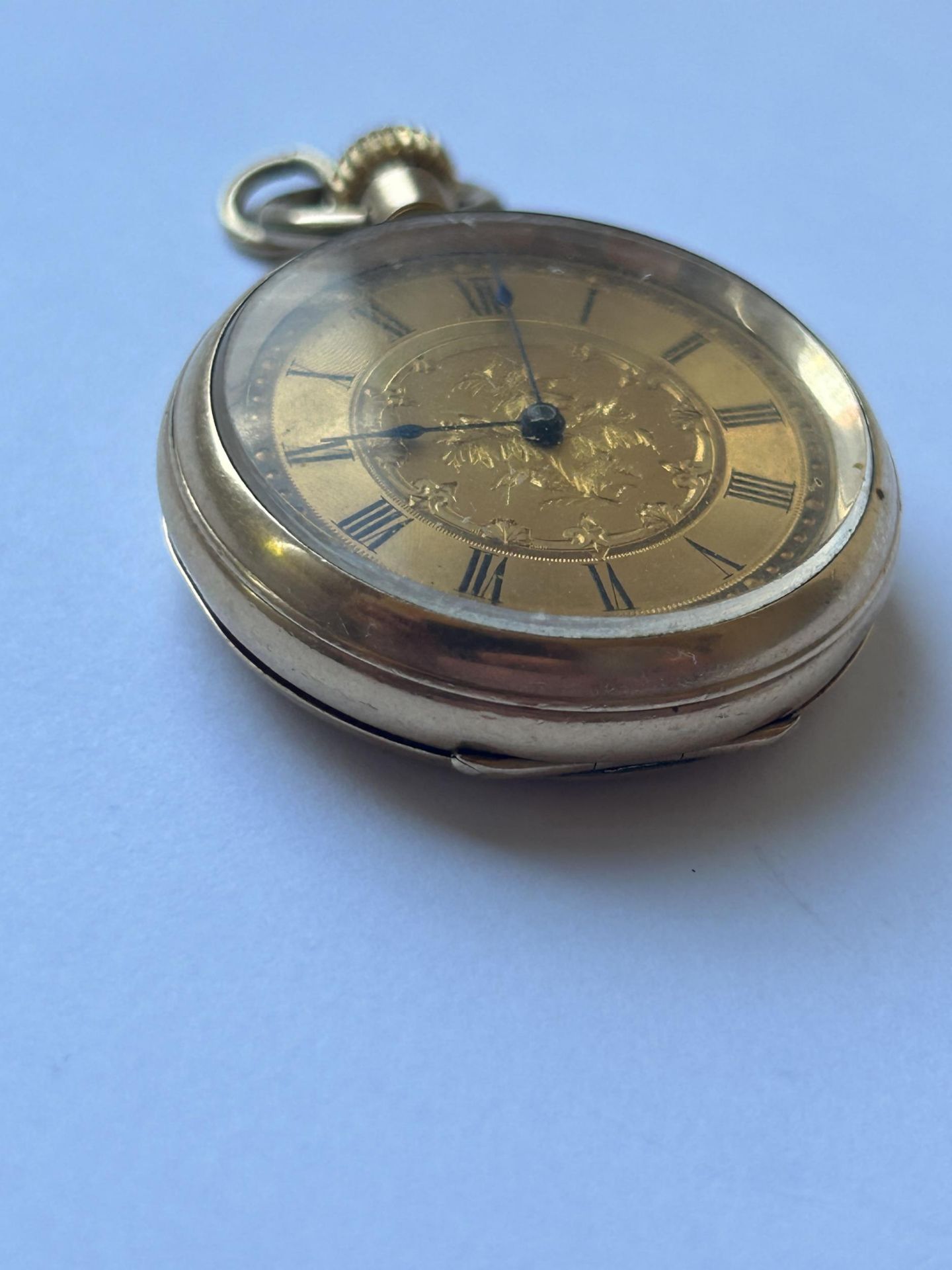 A 14CT GOLD LADIES OPEN FACED POCKET WATCH GROSS WEIGHT 40.20 GRAMS - Bild 2 aus 6