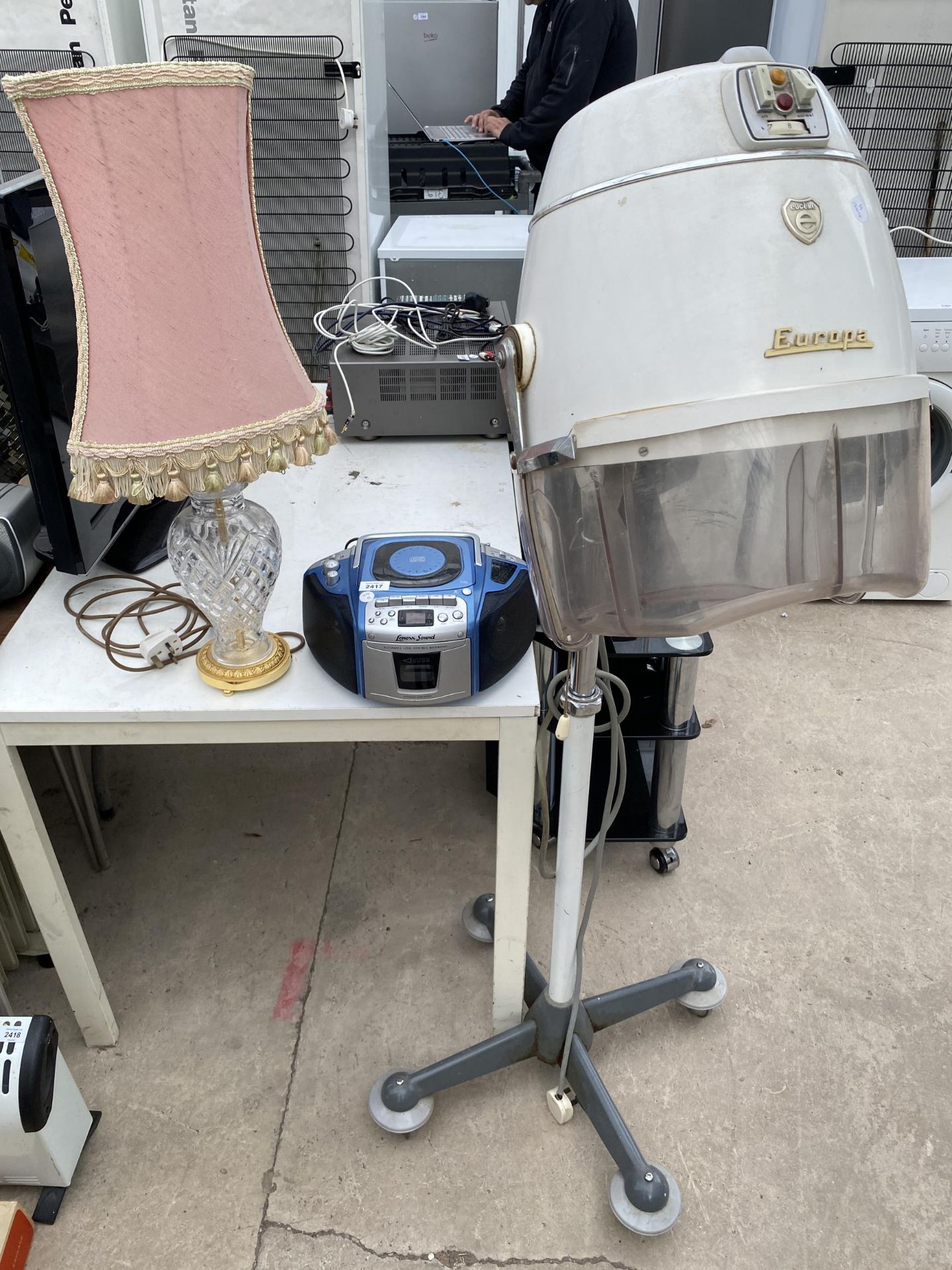 A CD PLAYER, VINTAGE CRYSTAL TABLE LAMP AND EUROPA VINTAGE HAIRDRESSING MACHINE