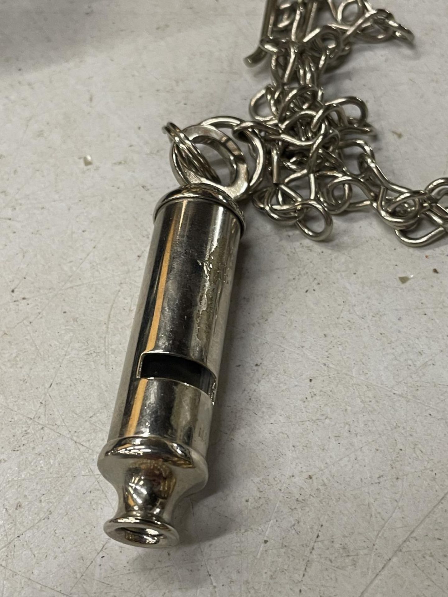 TWO VINTAGE WHISTLES TO INCLUDE 'THE METROPOLITAN' ON A CHAIN - Image 3 of 3