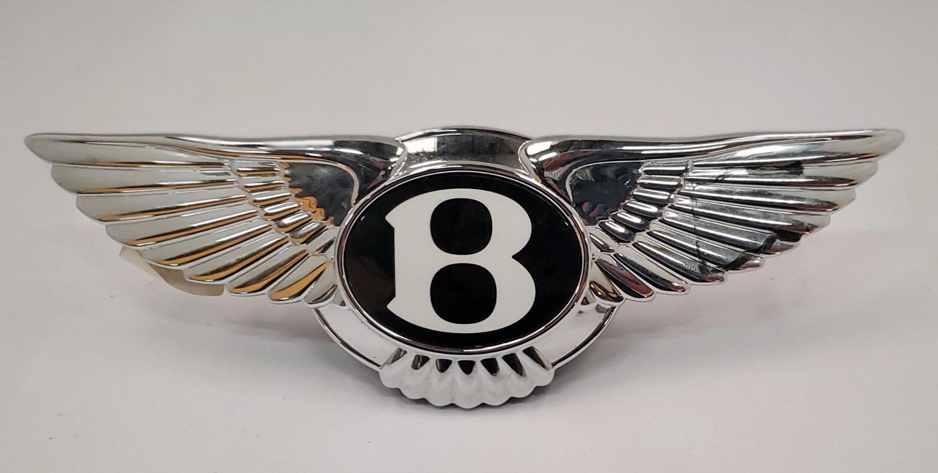 A BENTLEY ILLUMINATED FLYING 'B' BOOT BADGE