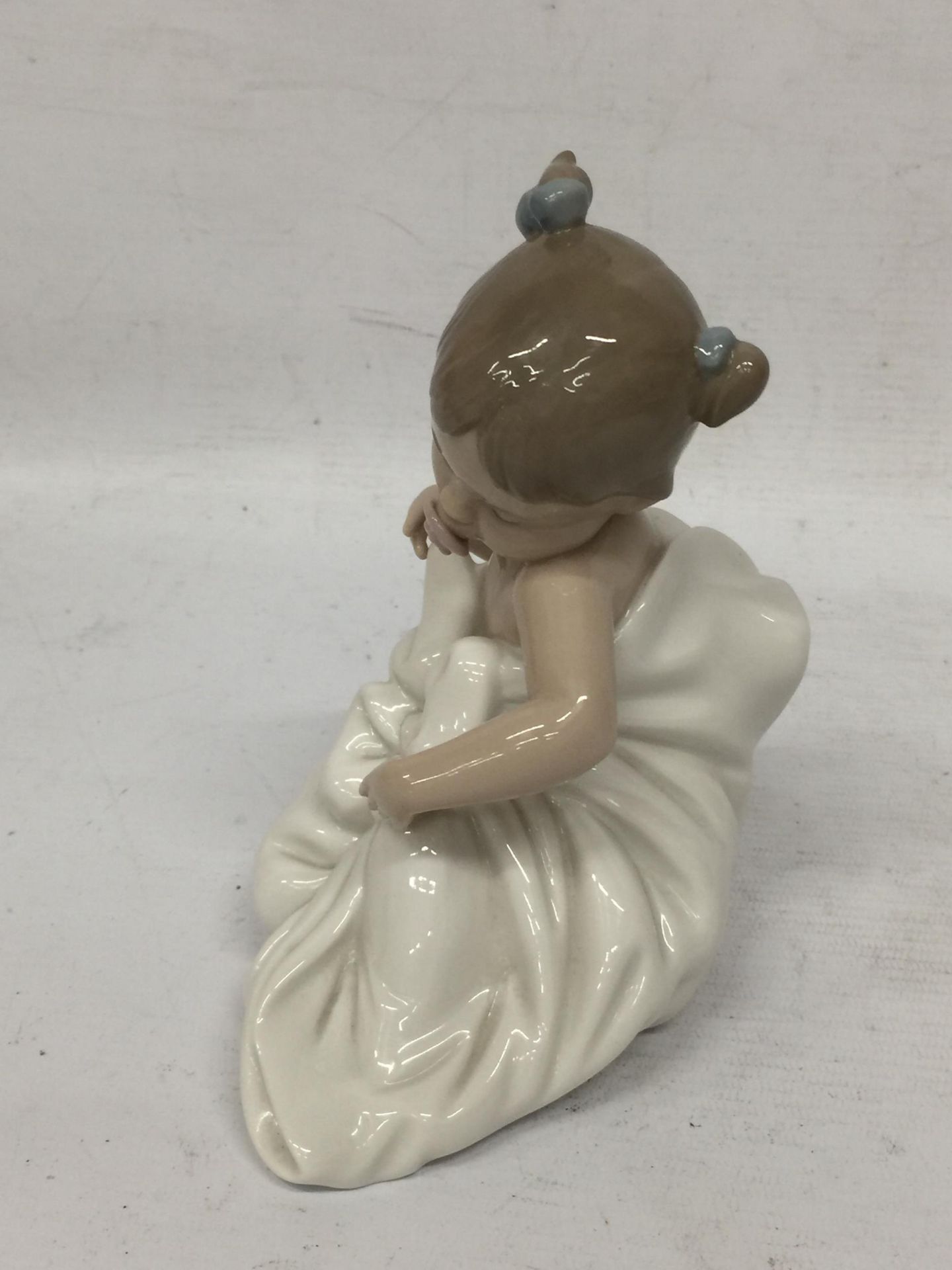 A NAO LLADRO BABY IN BLANKET AND DUMMY FIGURE - Image 4 of 5