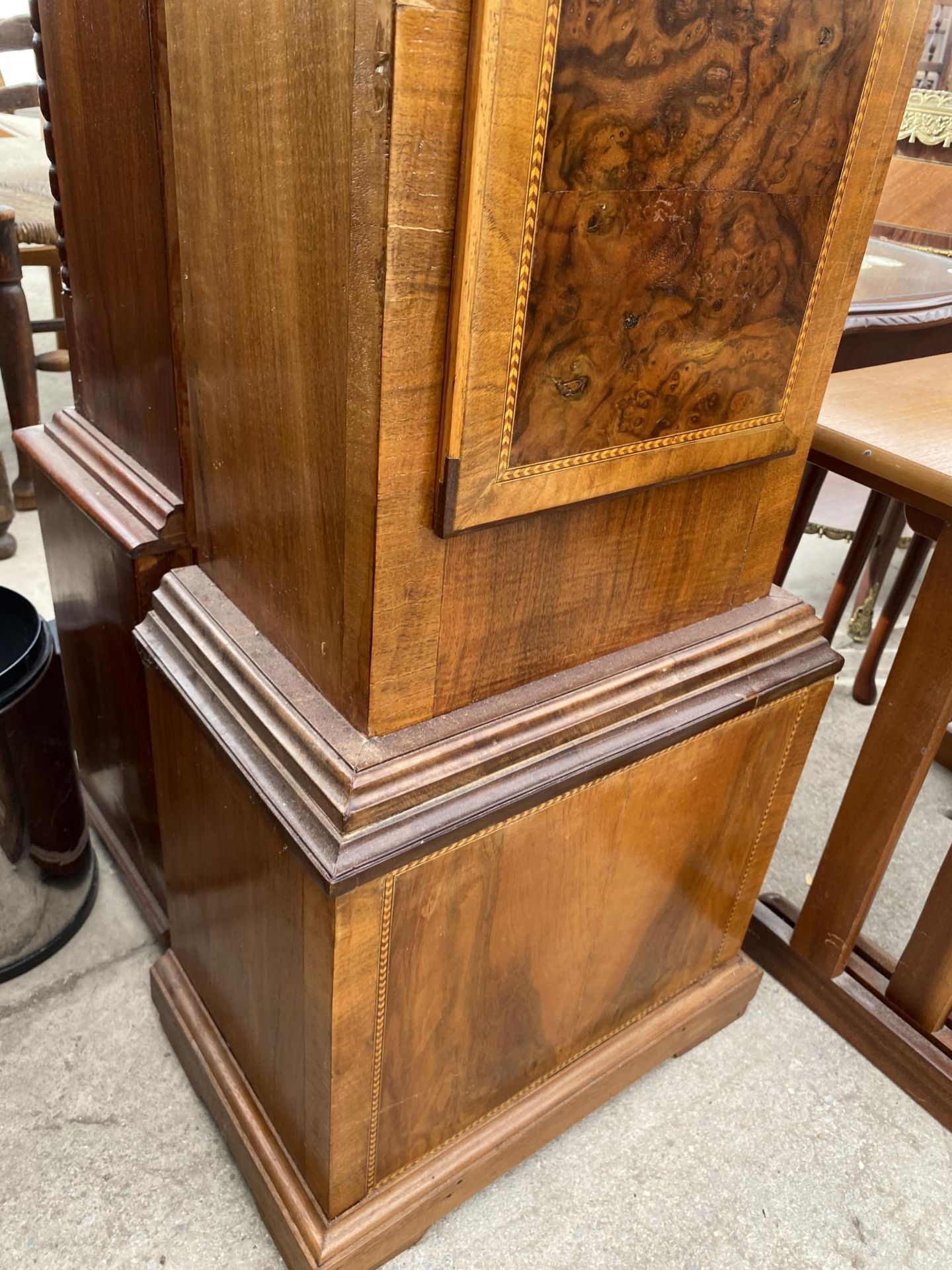 A 19TH CENTURY STYLE WALNUT AND INLAID LONGCASE CLOCK WITH PAINTED DIAL - Image 5 of 6