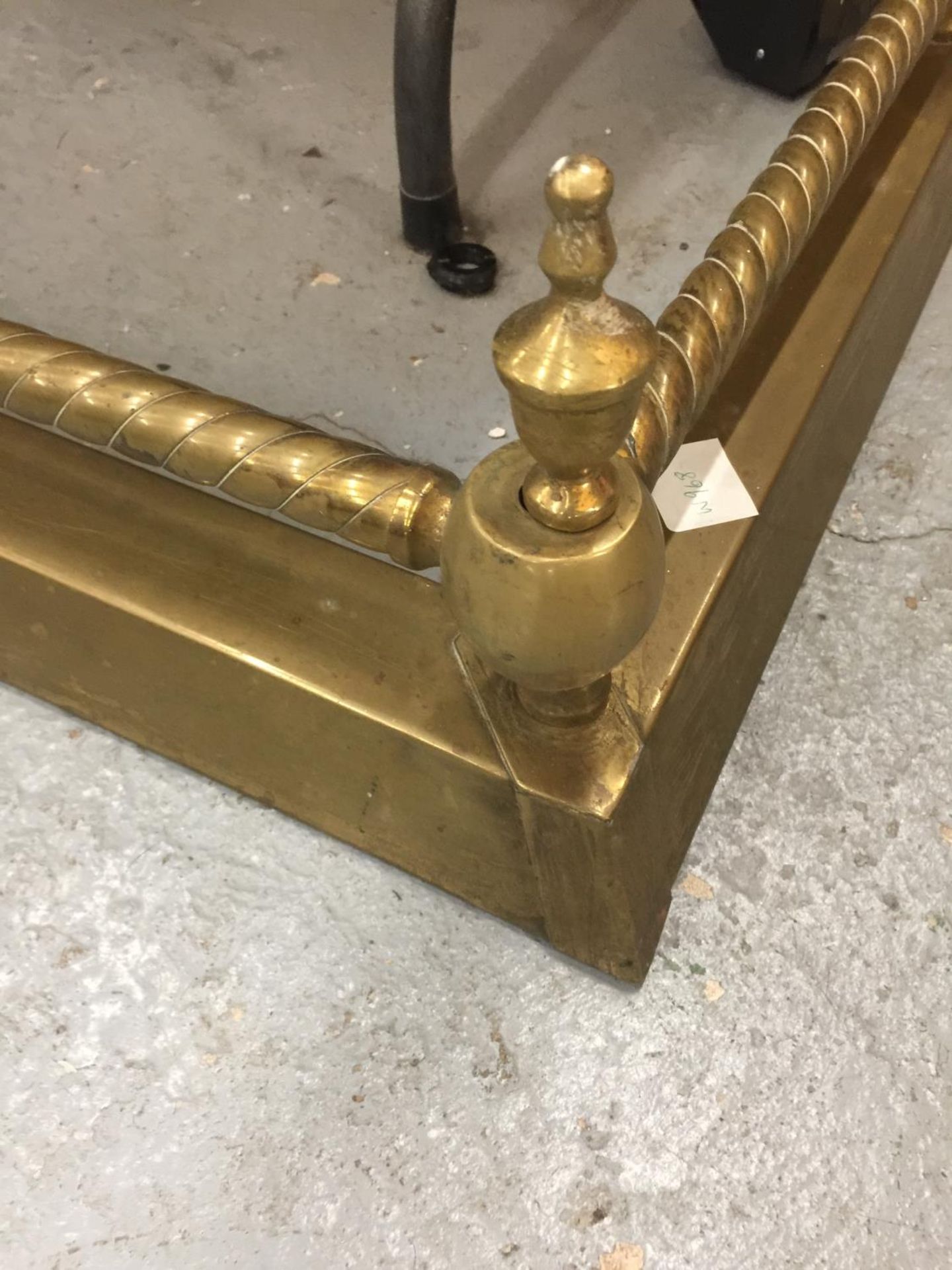 A SUBSTANTIAL BRASS FIRE FENDER - Image 2 of 3