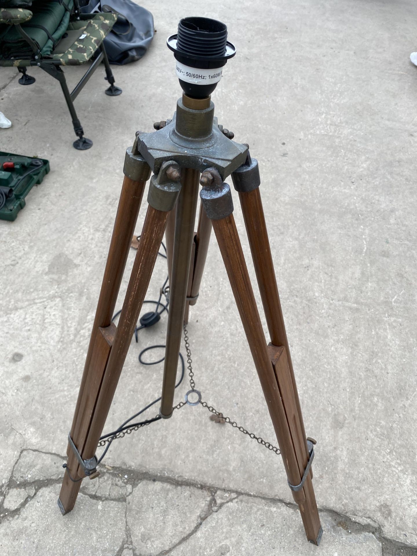 A VINTAGE WOODEN STANDARD TRIPOD LAMP