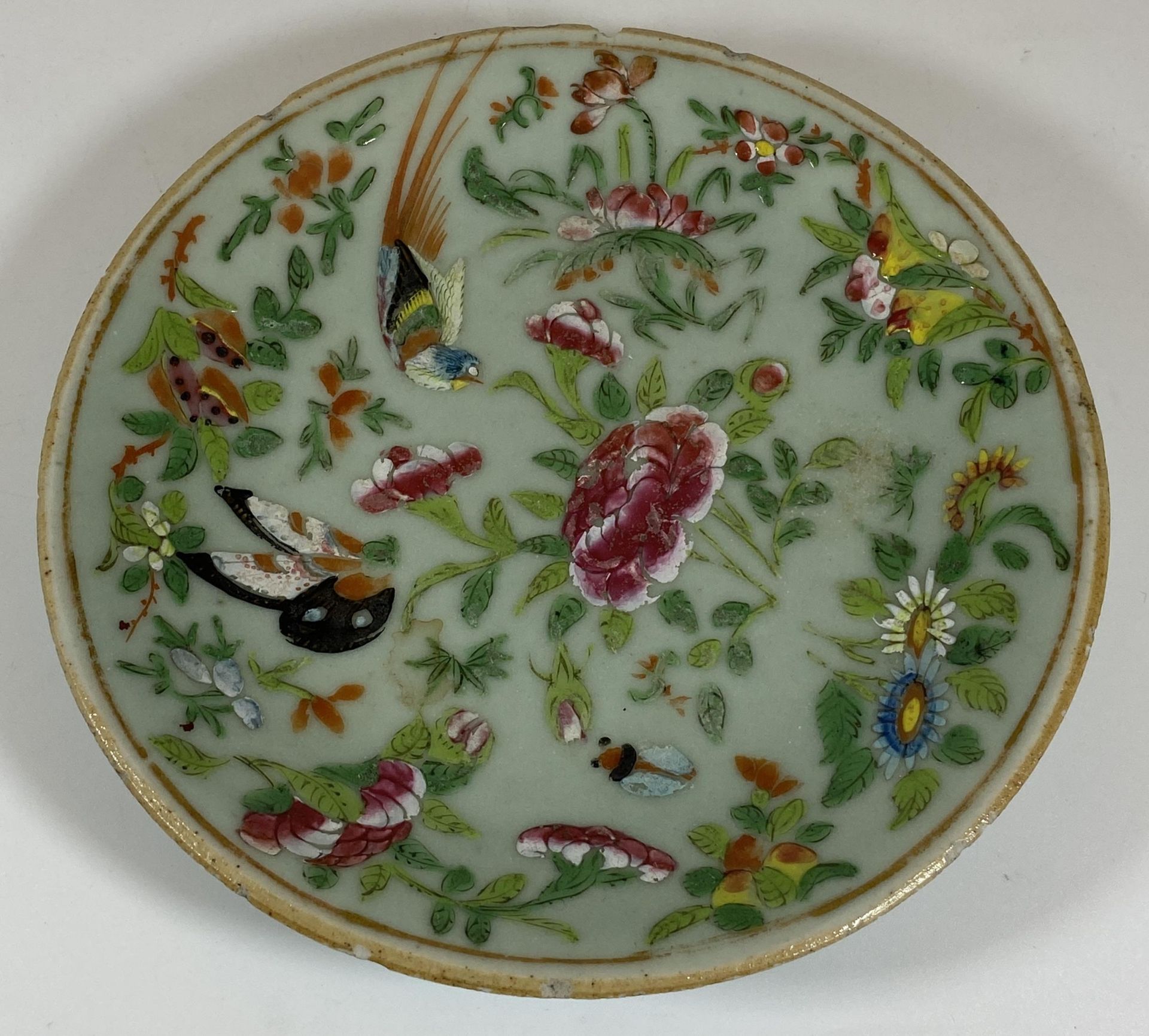 A 19TH CENTURY QING CHINESE CELADON BIRD AND FLORAL PORCELAIN PLATE, DIAMETER 18CM