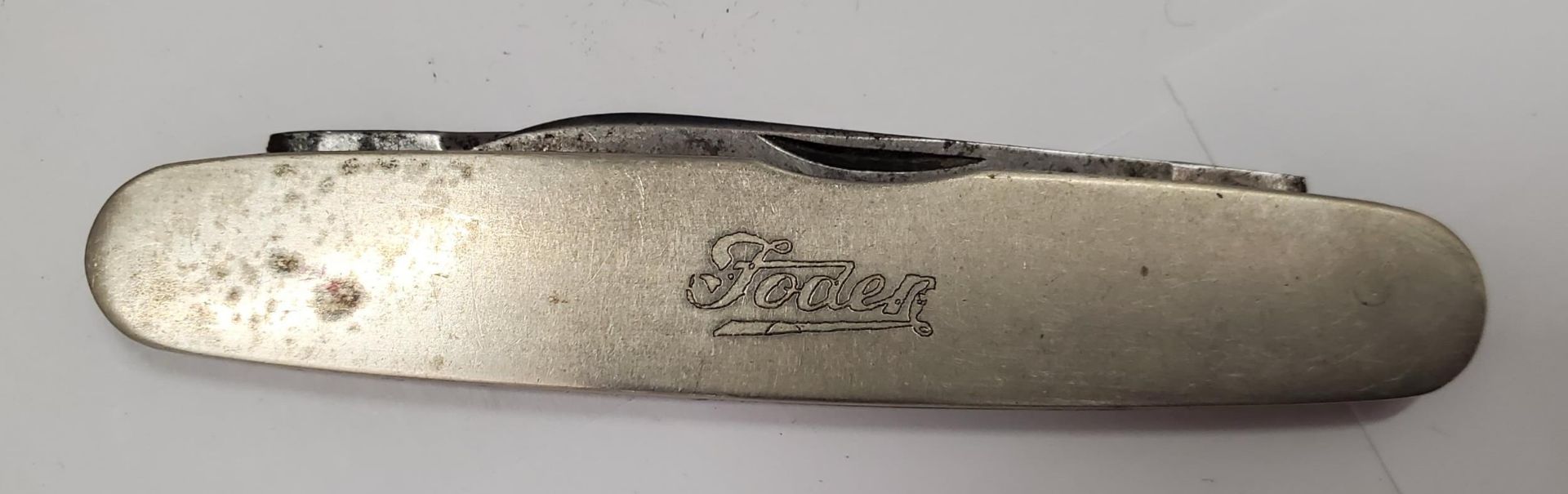 TWO VINTAGE PENKNIVES TO INCLUDE A FODEN AND FINA PLUS A 'RUSHOLME MOTOR CO.' TAPE MEASURE - Image 3 of 4