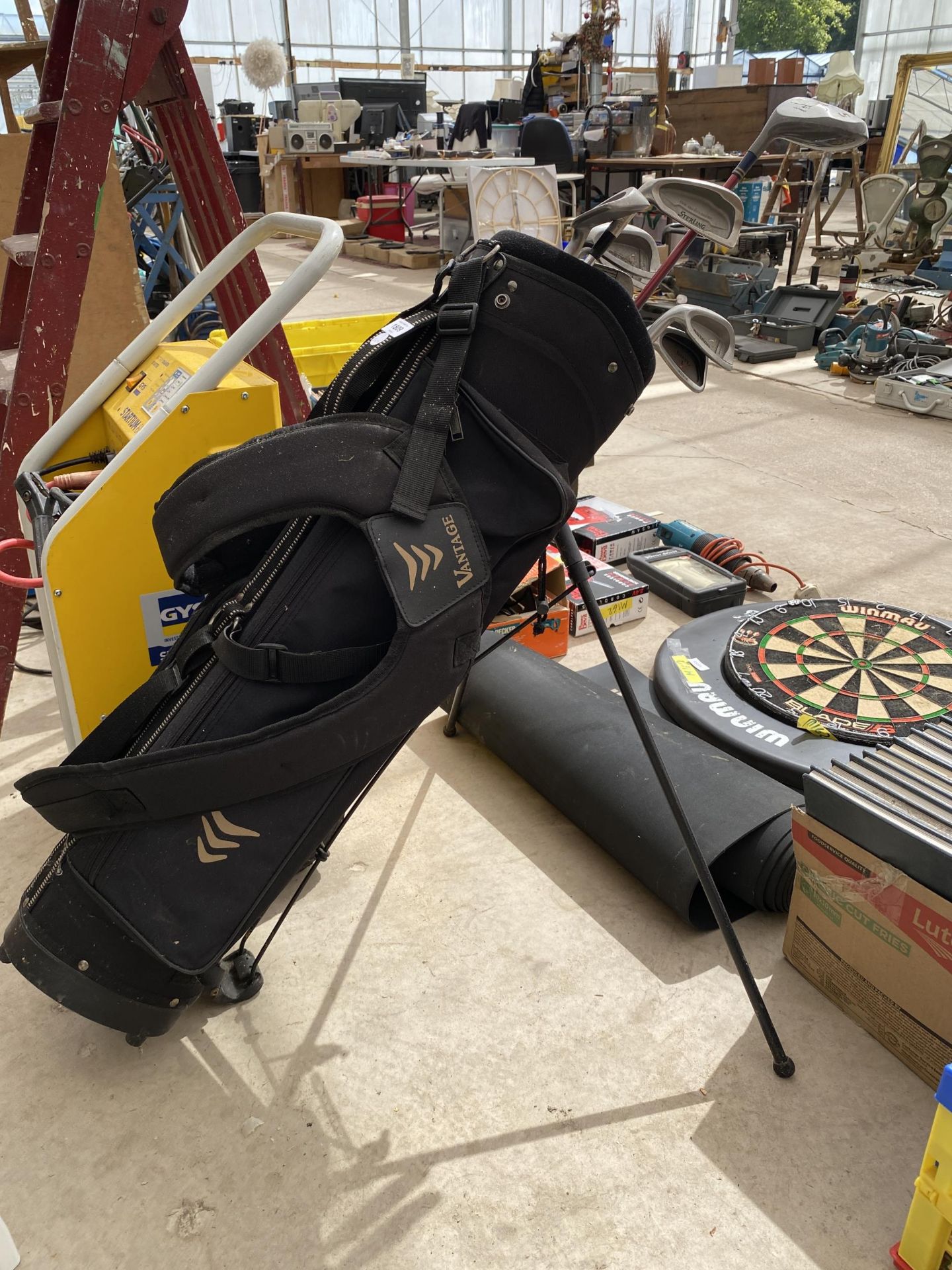 A GOLF BAG WITH ASSORTED CLUBS, REGAL WOOD ETC