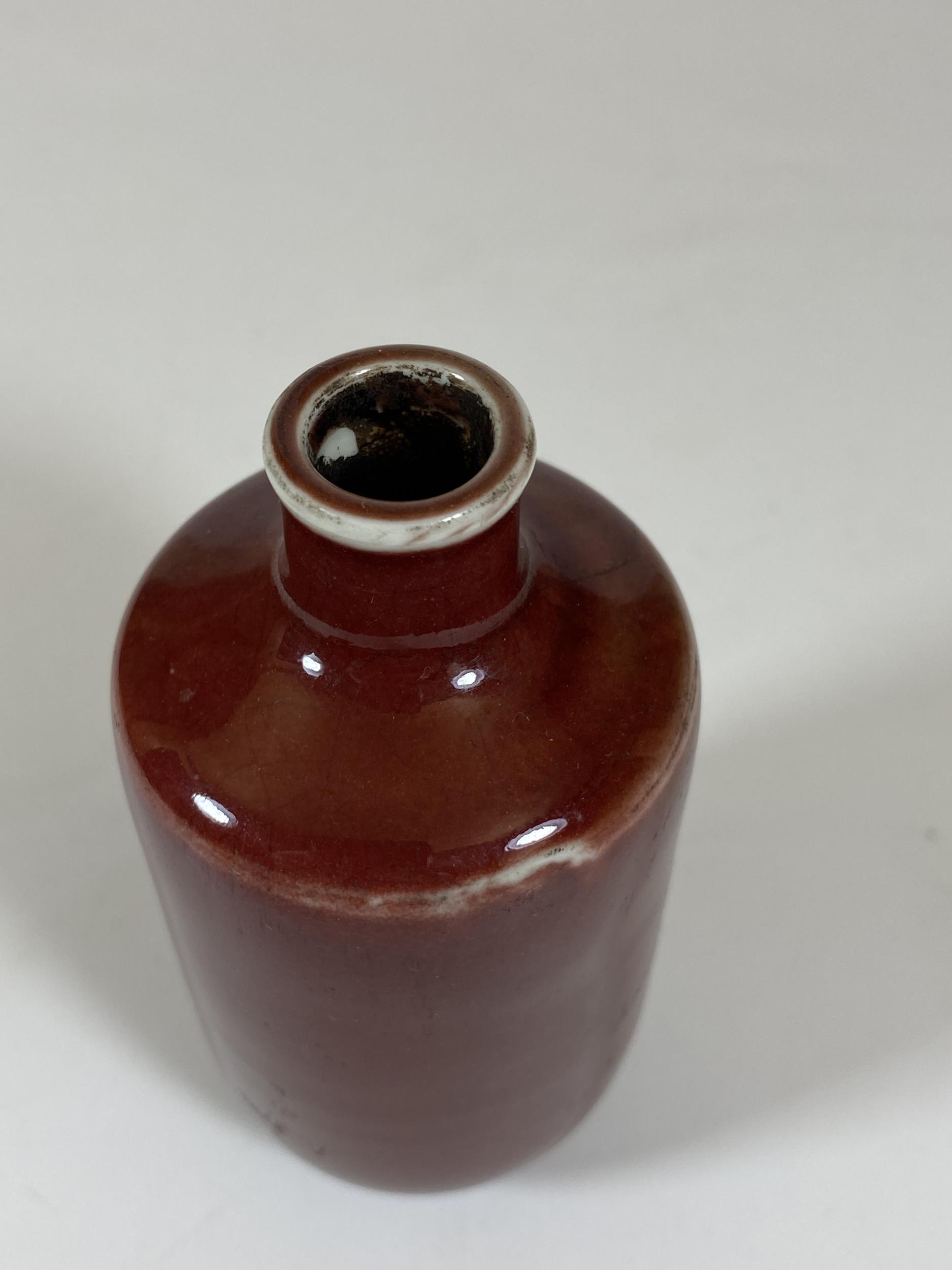 A CHINESE SANG DE BOEUF BOTTLE VASE, HEIGHT 12CM - Image 3 of 5