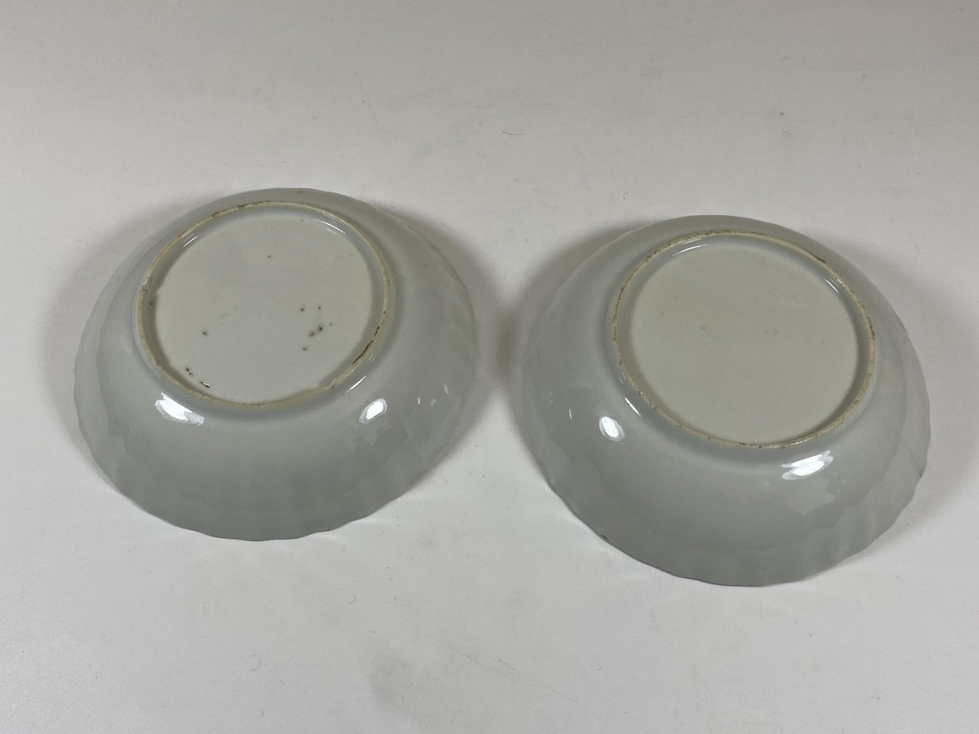 A PAIR OF 19TH CENTURY QING CHINESE BLUE AND WHITE DISHES, DIAMETER 12CM - Image 4 of 6