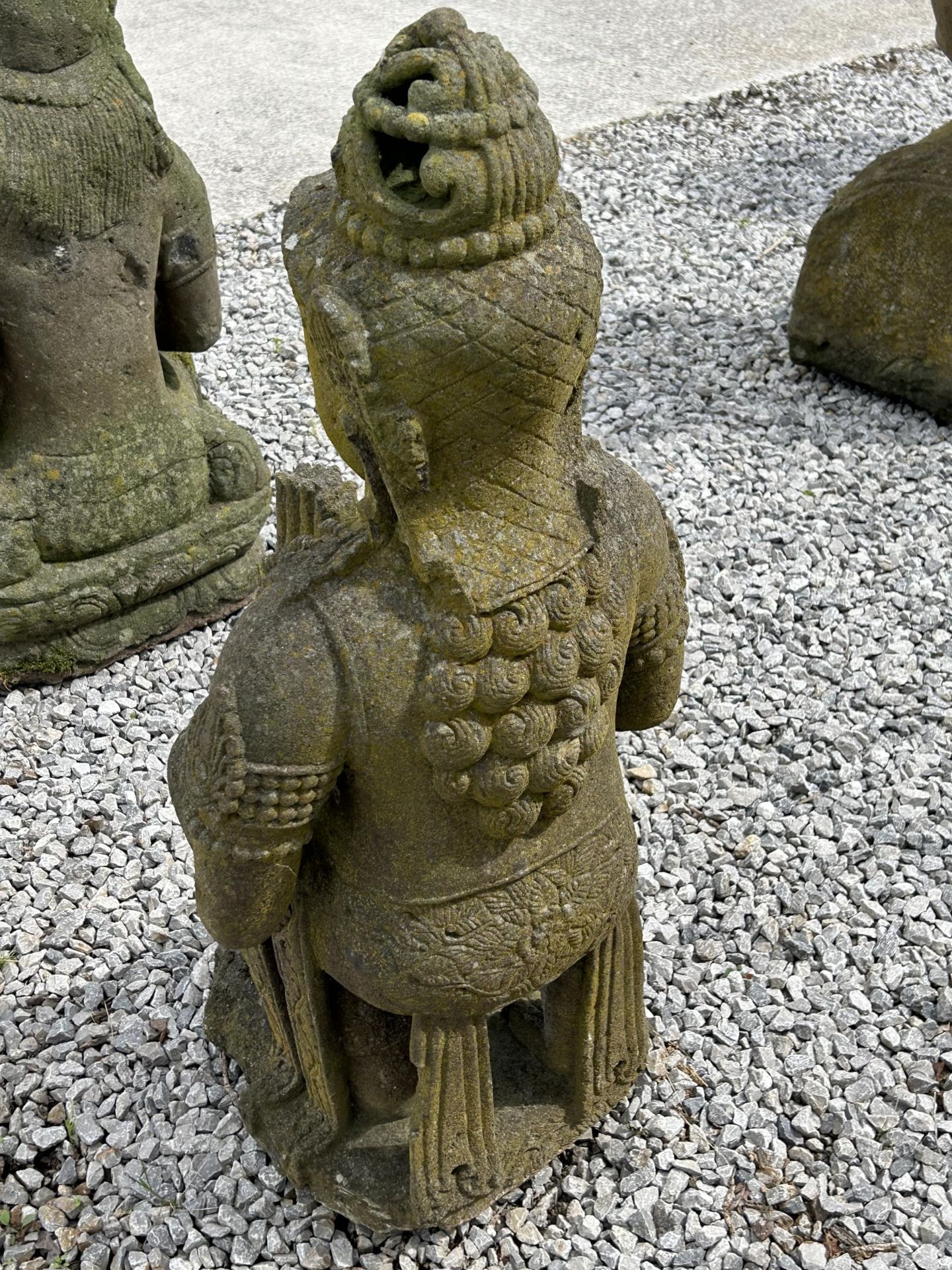 A LARGE RECONSTITUTED STONE BUDDHIST DIETY FIGURE - HEIGHT 108 CM, DEPTH 42 CM - Image 5 of 5