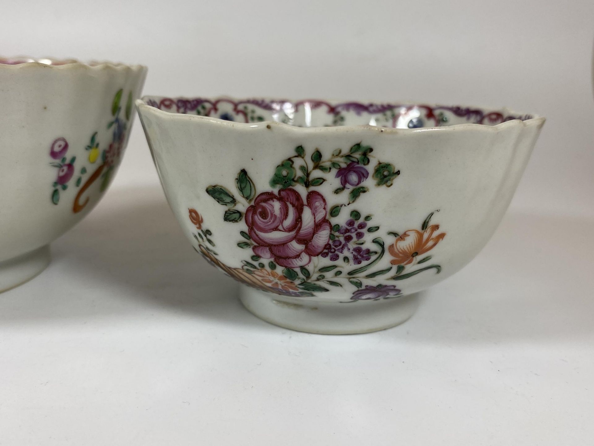 TWO 19TH CENTURY CHINESE FAMILLE ROSE BOWLS, LARGEST DIAMETER 14CM - Image 3 of 5