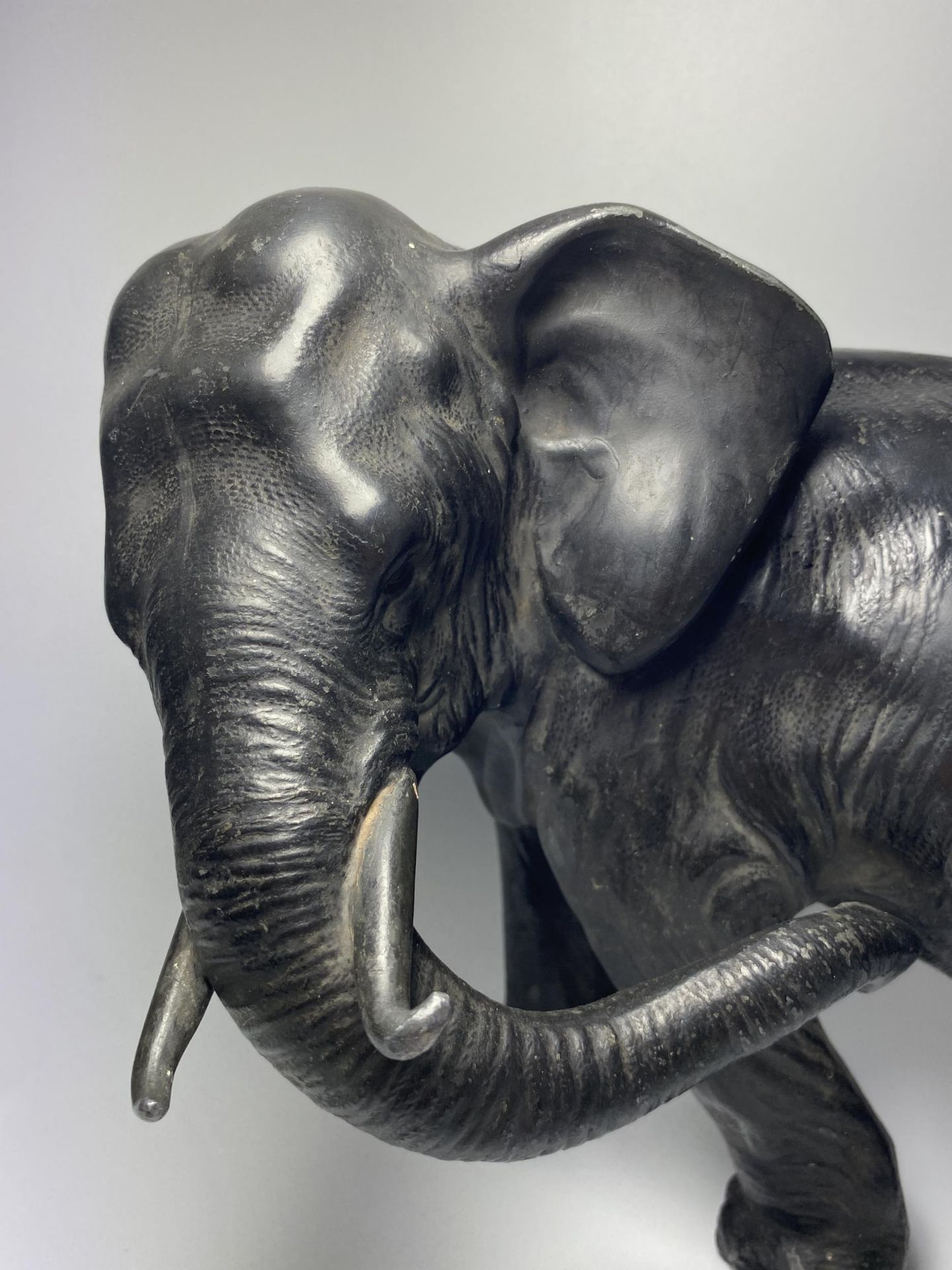 AN EARLY 20TH CENTURY JAPANESE METAL MODEL OF AN ELEPHANT, 20 X 27CM - Bild 2 aus 8