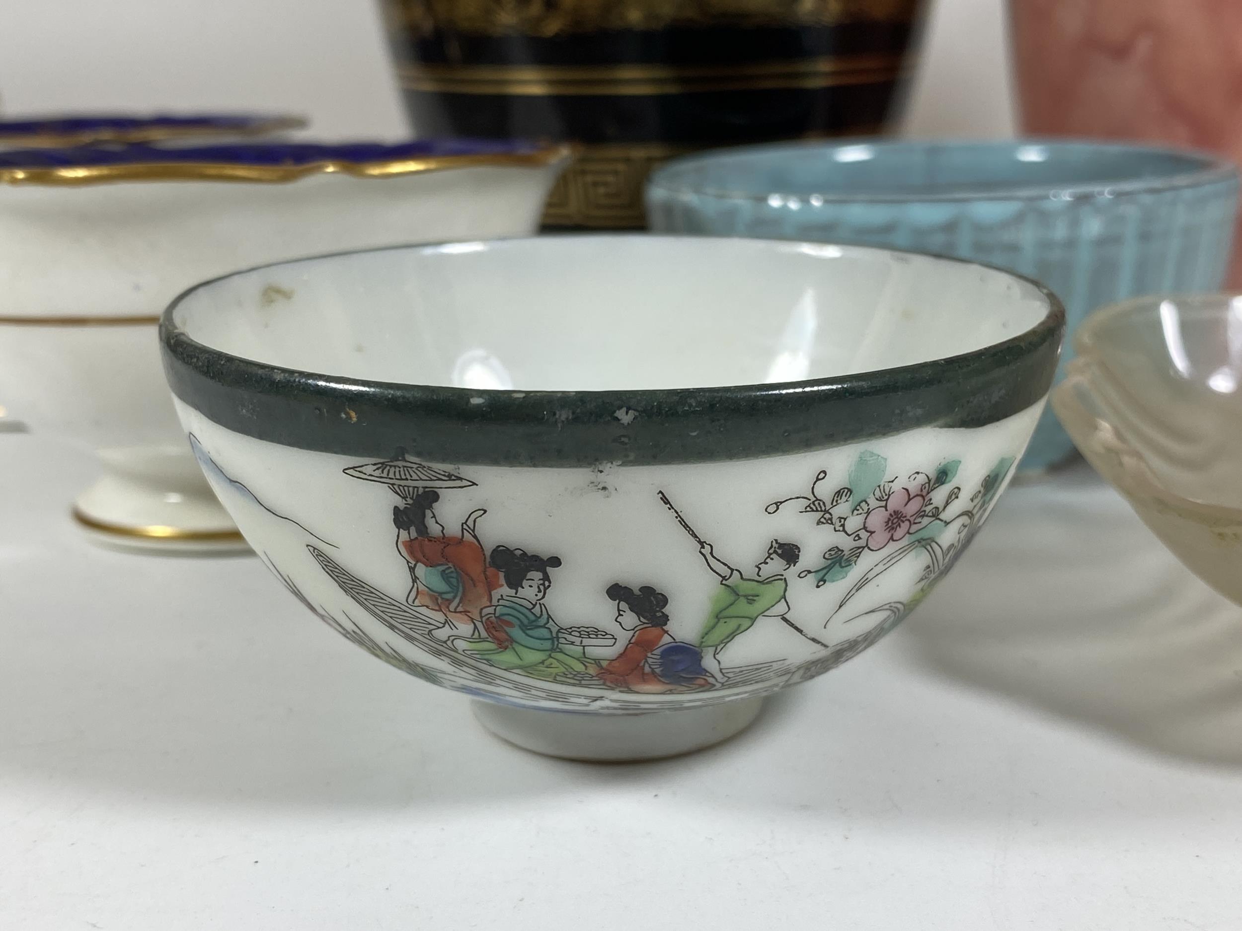 A MIXED GROUP OF CERAMICS TO INCLUDE, ORIENTAL PORCELAIN BOWL, 19TH CENTURY GILT CUPS, PILKINGTONS - Image 2 of 6