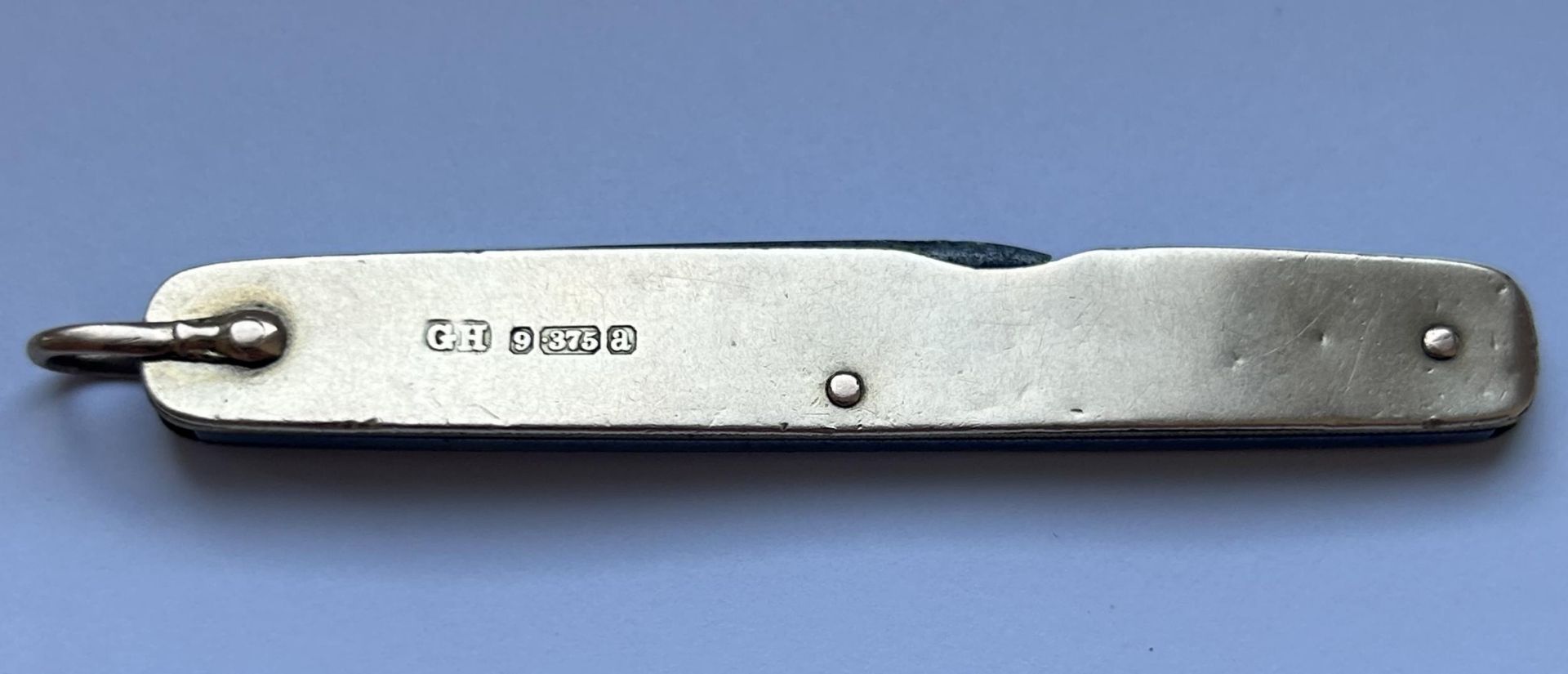 A HALLMARKED 1918 9CT GOLD CASED POCKET KNIFE BY MAKERS GH, GROSS WEIGHT 15.51 GRAMS