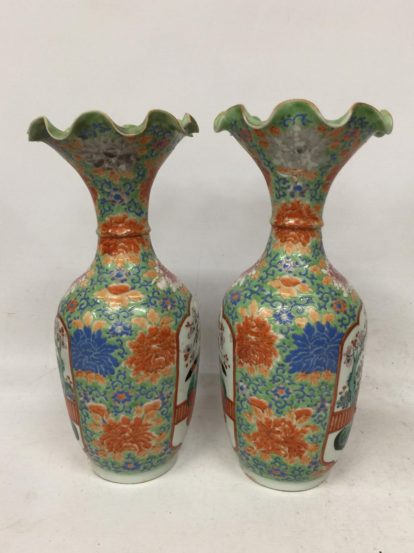 A LARGE PAIR OF JAPANESE MEIJI PERIOD (1868-1912) WITH ENAMELLED DESIGN AND FIGURES IN PANELS - Image 2 of 4