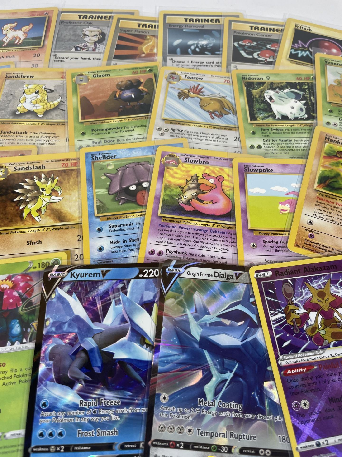 A COLLECTION OF 1999, WOTC & LATER POKEMON CARDS, FOSSIL & JUNGLE SET, HOLO LUGIA, GYM HEROES - Bild 3 aus 8